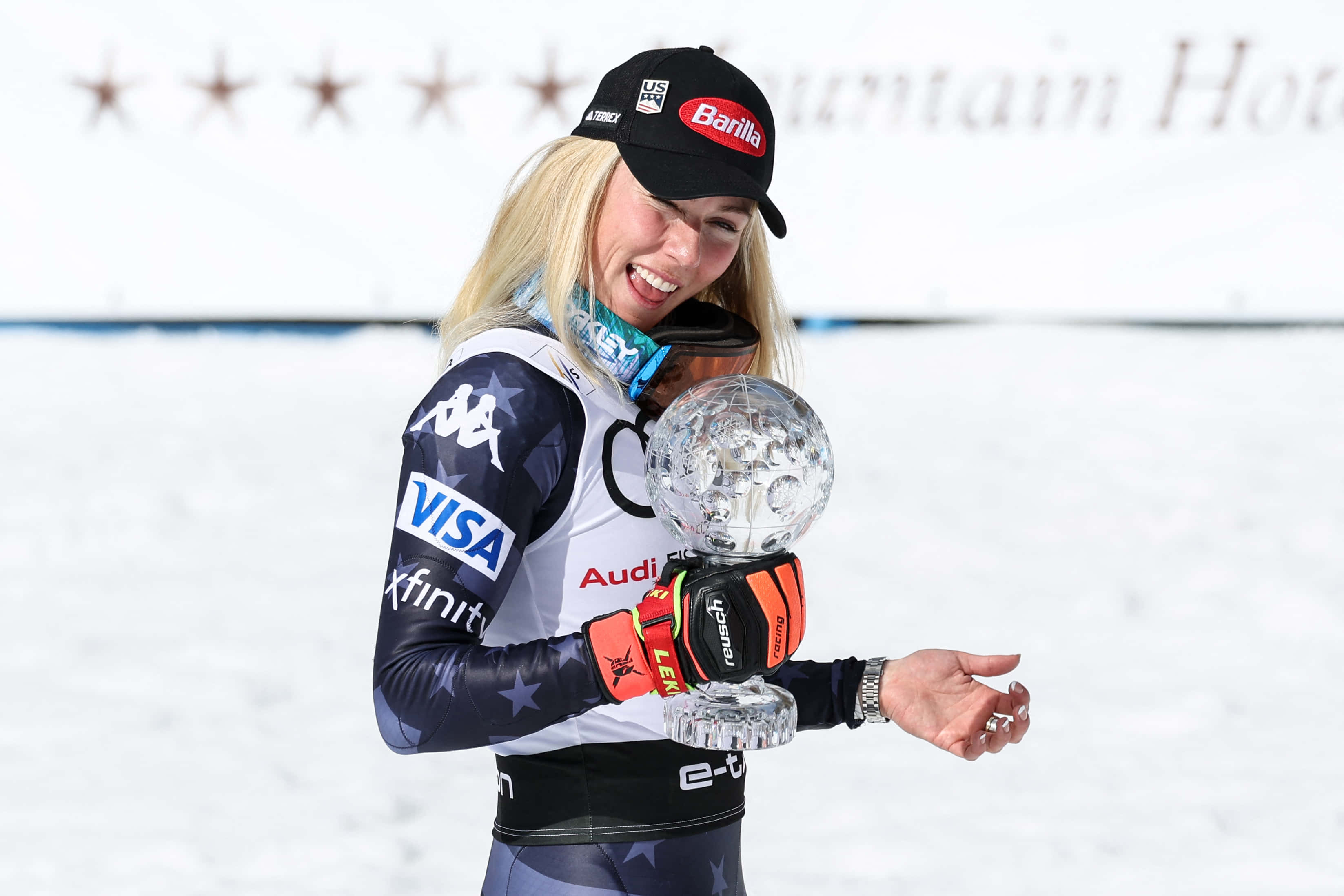 Mikaela Shiffrin, star-patterned racing suit, crystal globe trophy, 2K Desktop Wallpaper