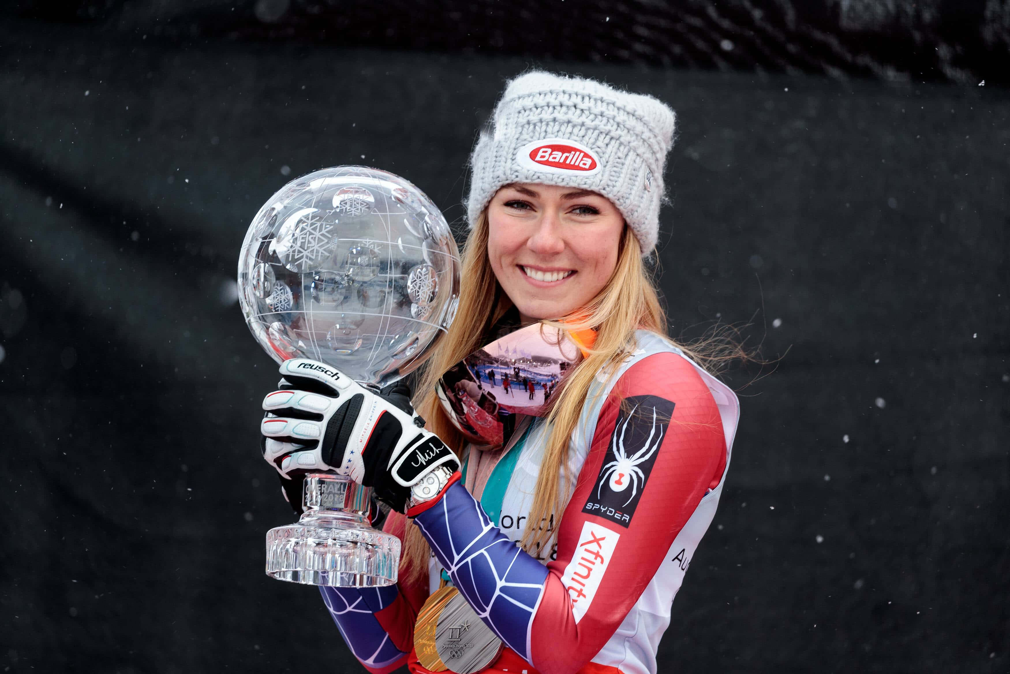 Mikaela Shiffrin, colorful racing suit, crystal globe trophy, 2K Desktop Wallpaper