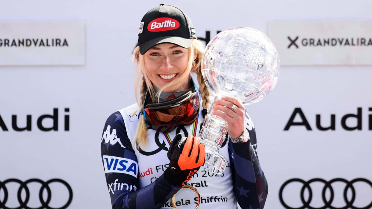 Mikaela Shiffrin, racing gear, clear crystal trophy, HD Desktop Wallpaper