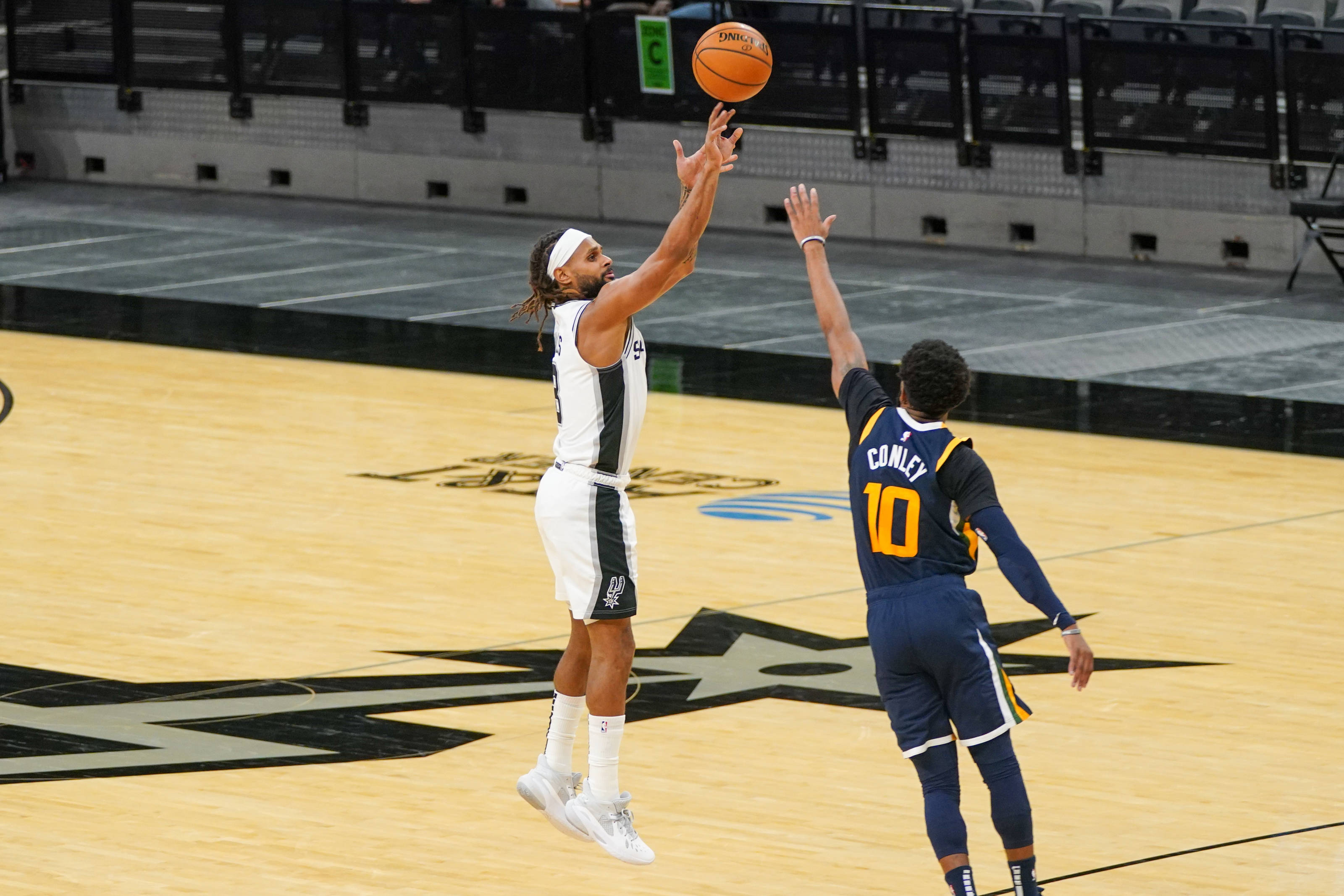 Mike Conley, basketball player, defender, 2K Desktop Wallpaper