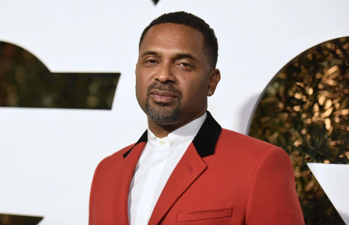 Mike Epps, bold red suit, black lapels, SD Desktop Wallpaper
