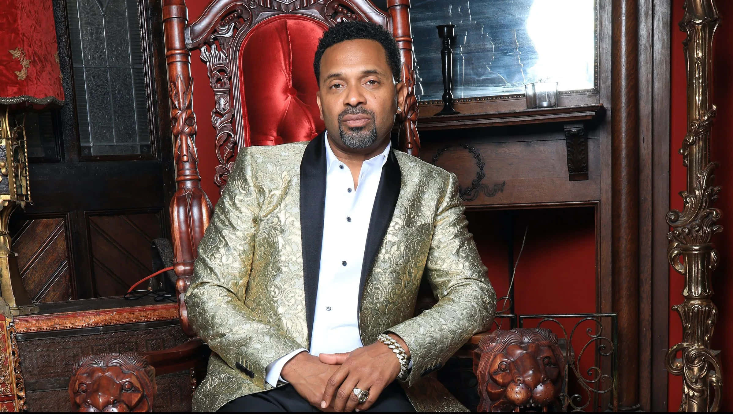Mike Epps, gold brocade jacket, ornate red throne chair, Full HD Desktop Wallpaper