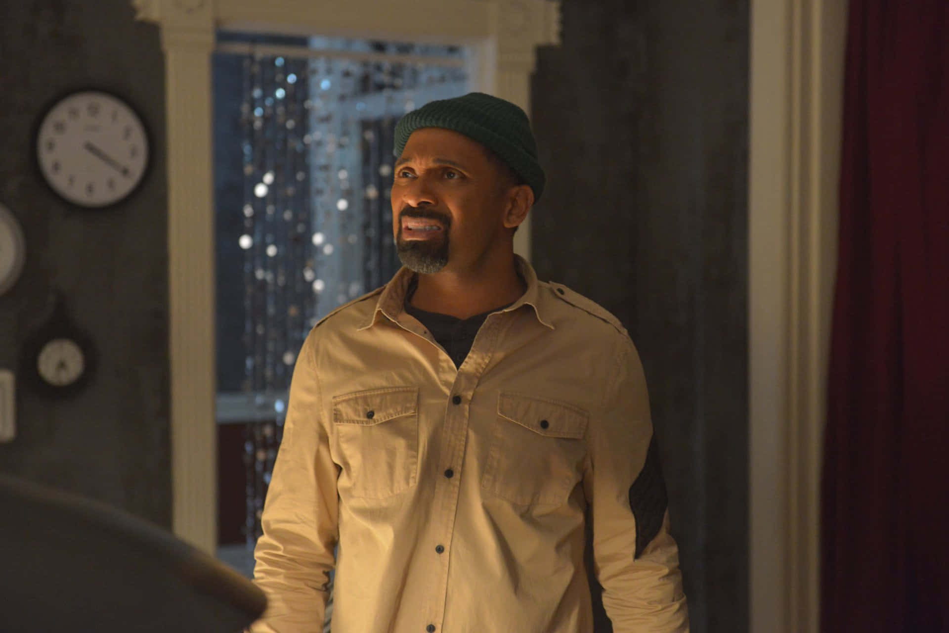 Mike Epps, green beanie, beige shirt, Full HD Desktop Wallpaper