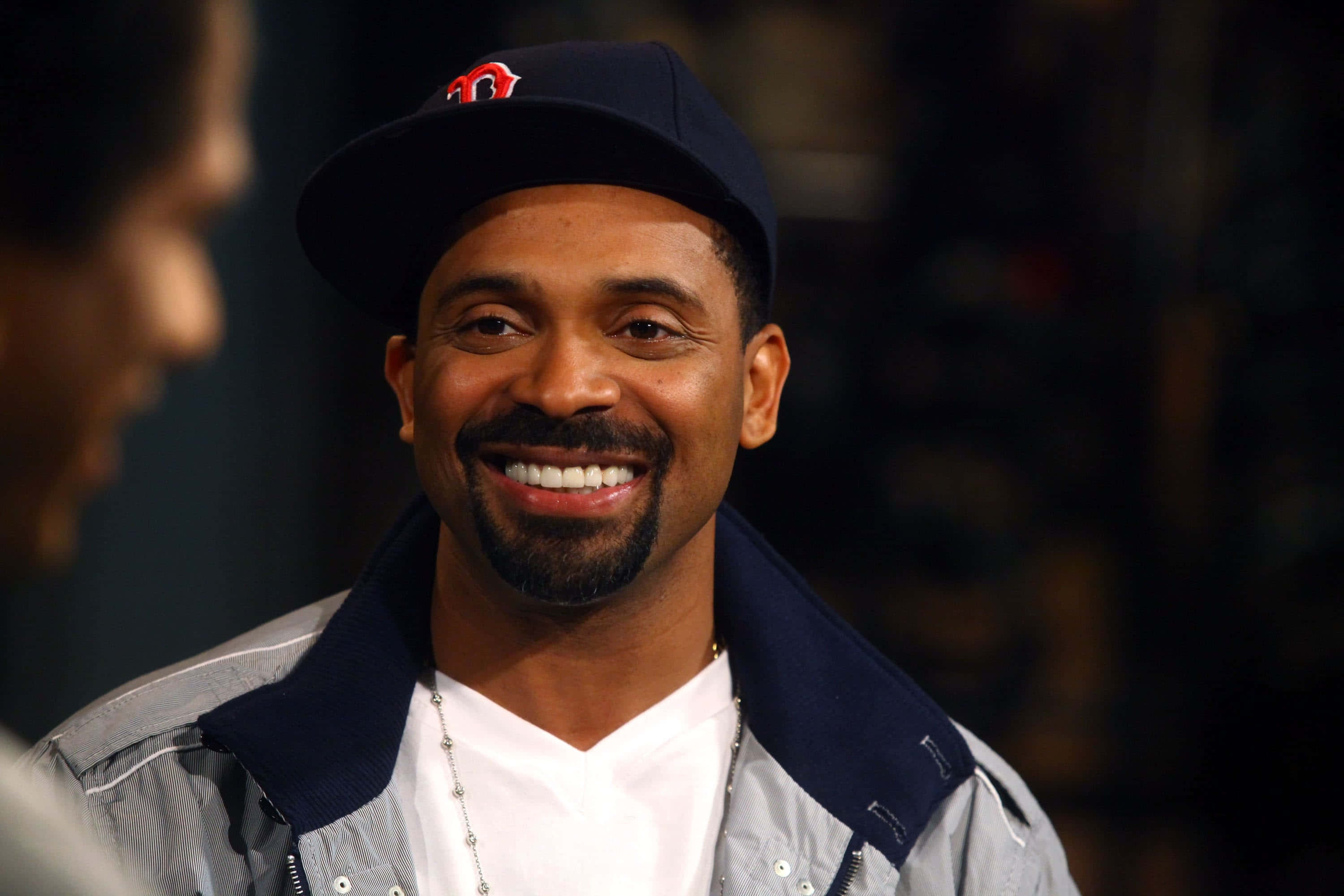 Mike Epps, navy cap, gray jacket, 2K Desktop Wallpaper