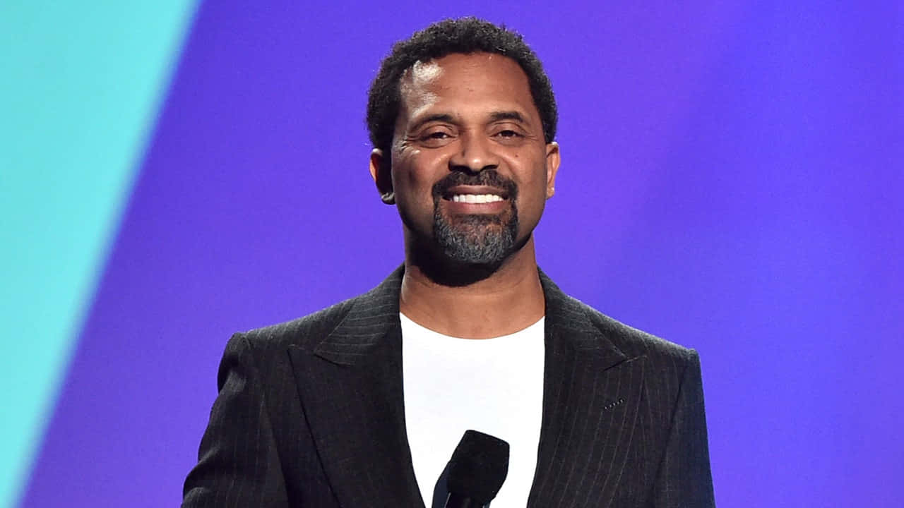 Mike Epps, pinstripe suit, vibrant blue and purple backdrop, HD Desktop Wallpaper