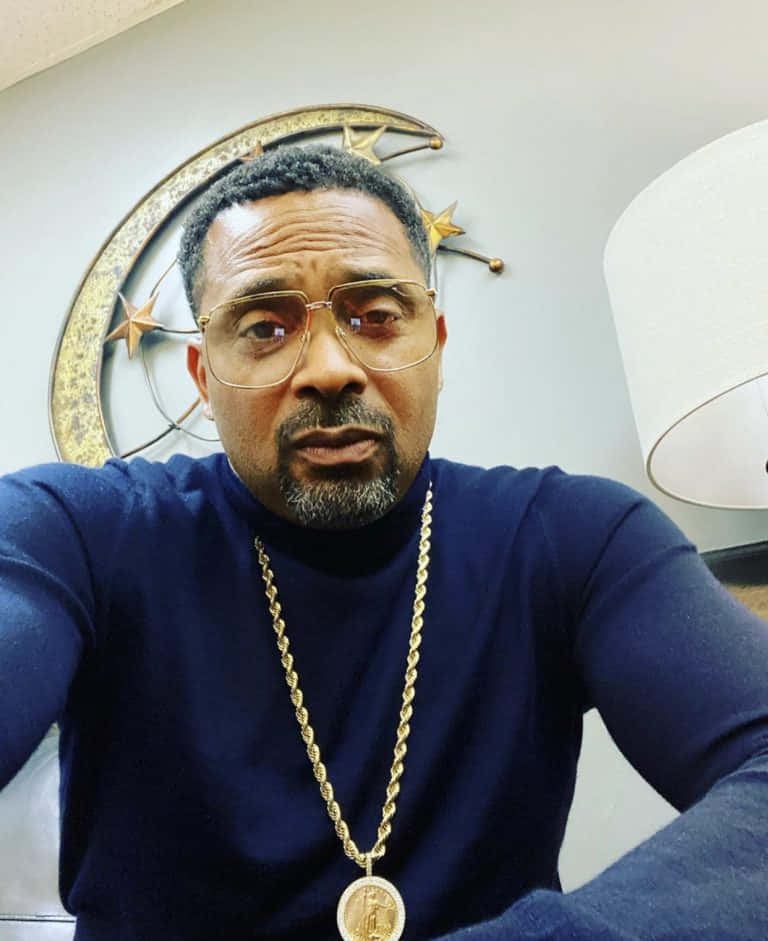 Mike Epps, glasses, gold chain, SD Phone Wallpaper