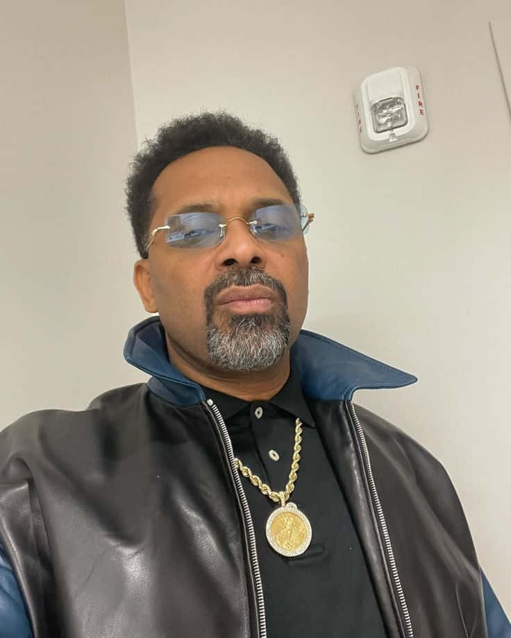Mike Epps, goatee, blue-tinted glasses, SD Phone Wallpaper