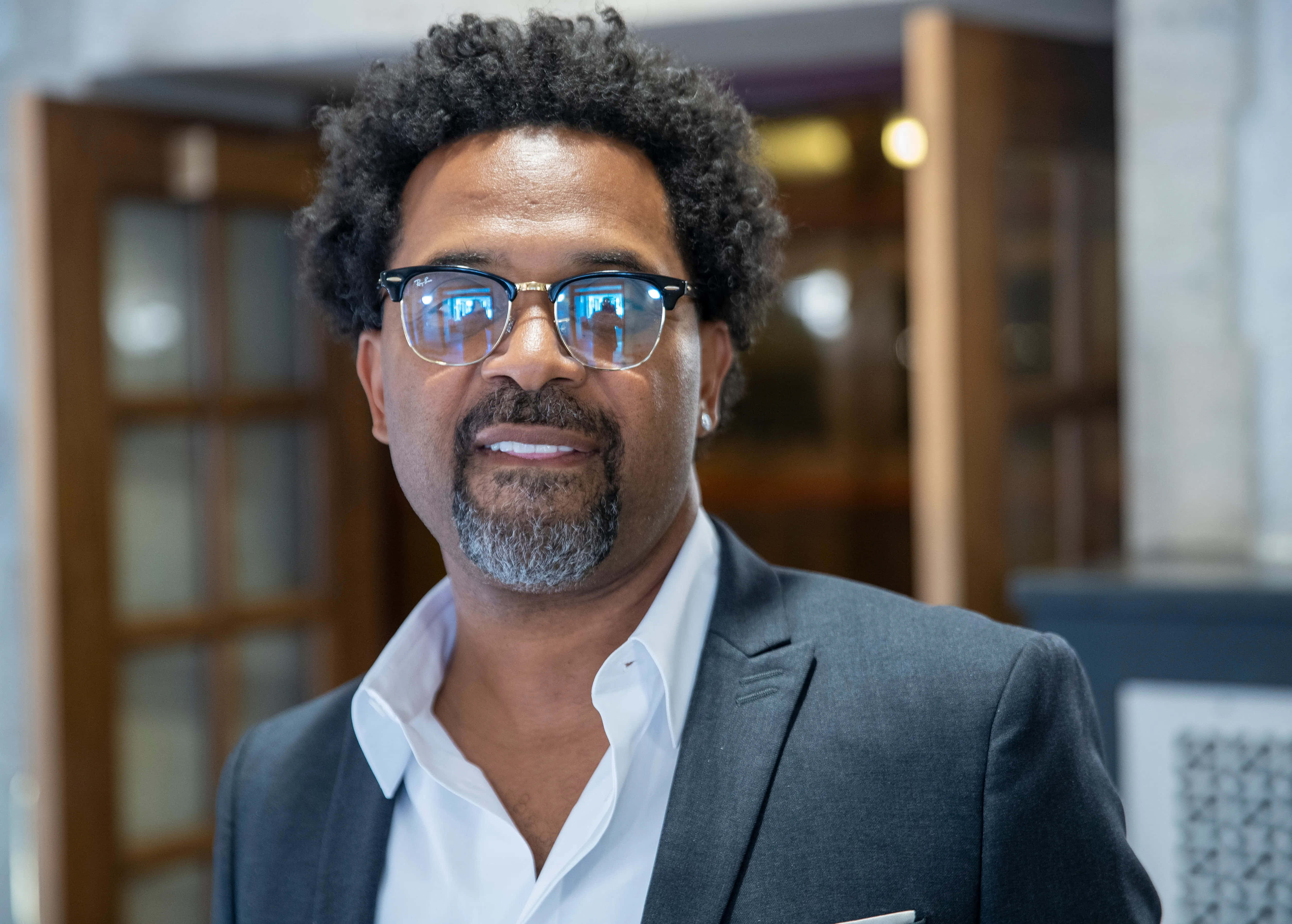 Mike Epps, curly hair, glasses, 4K Desktop Wallpaper