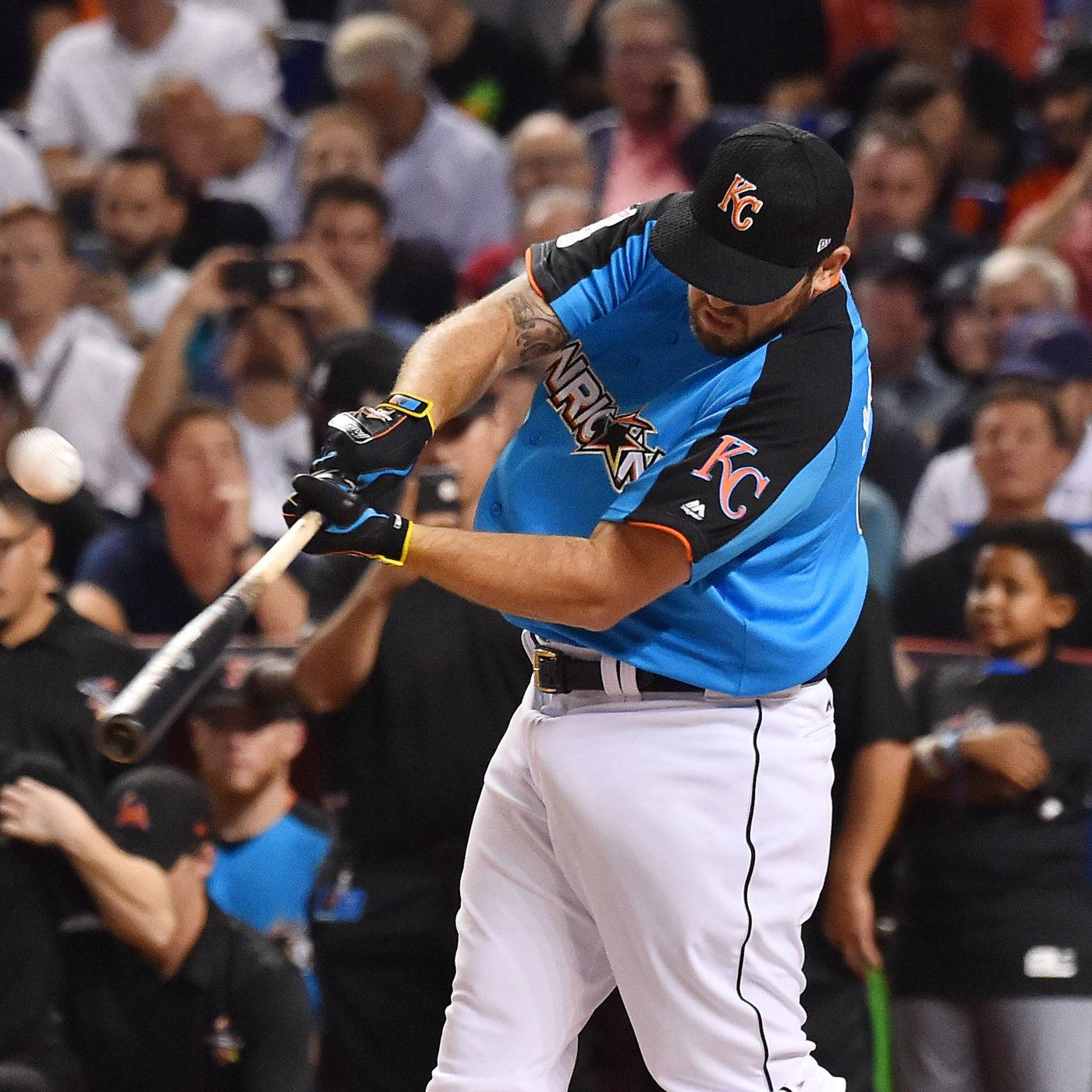 Mike Moustakas, blue and black uniform, bat, HD Desktop Wallpaper