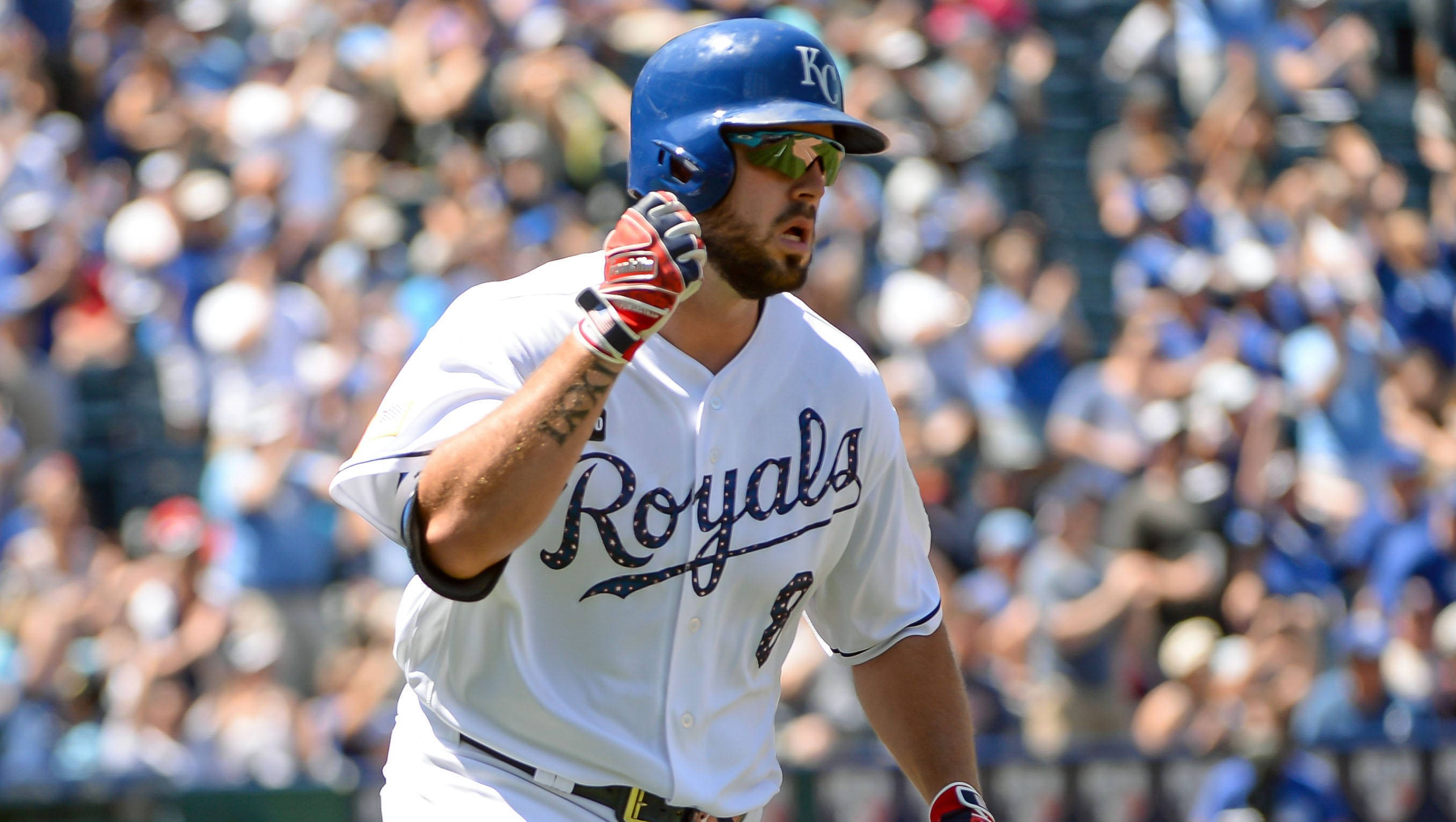 Mike Moustakas, white Royals uniform, blue helmet, 2K Desktop Wallpaper