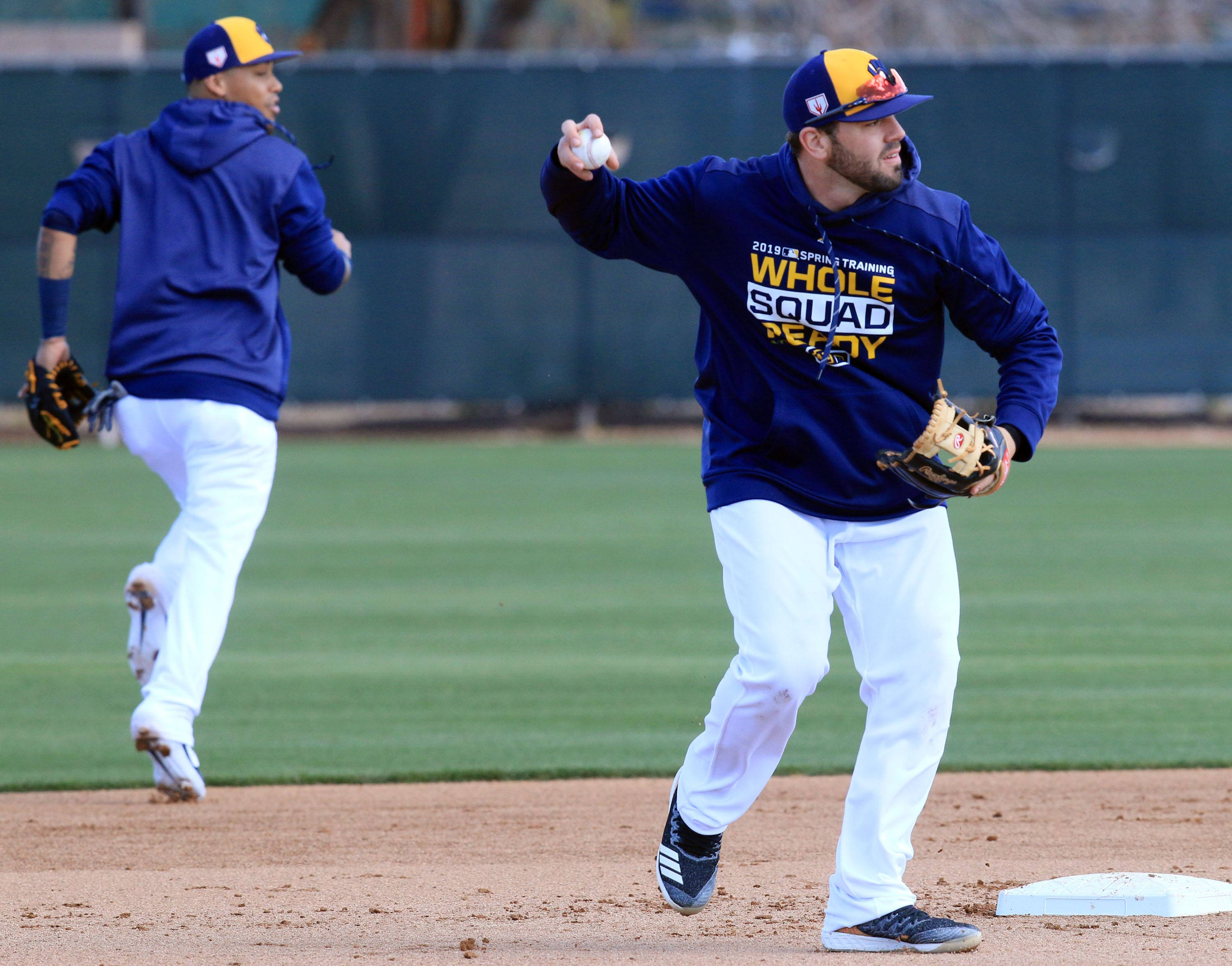 Mike Moustakas, blue and yellow gear, sunlit field, 2K Desktop Wallpaper