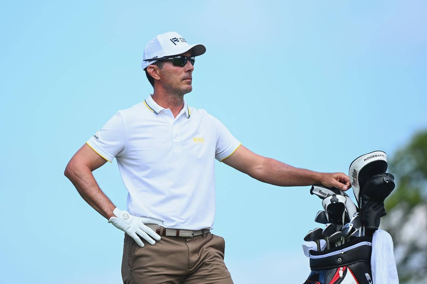 Mike Weir, white polo, cap, HD Desktop Wallpaper