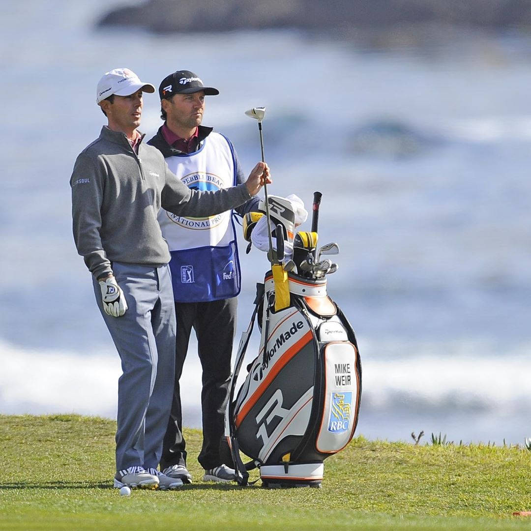 Mike Weir, caddie, grassy course, SD Desktop Wallpaper
