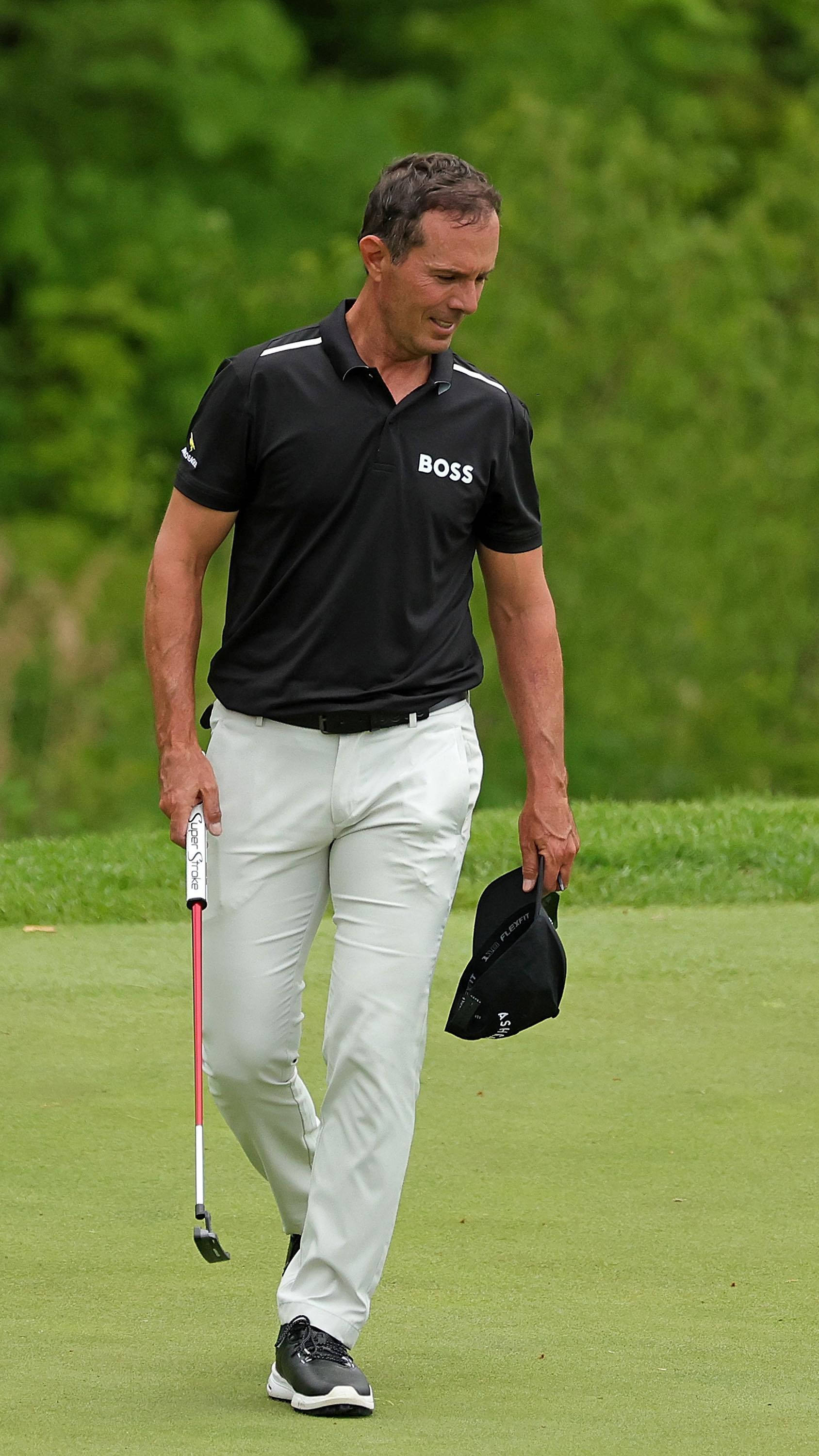Mike Weir, black polo, white pants, 2K Phone Wallpaper
