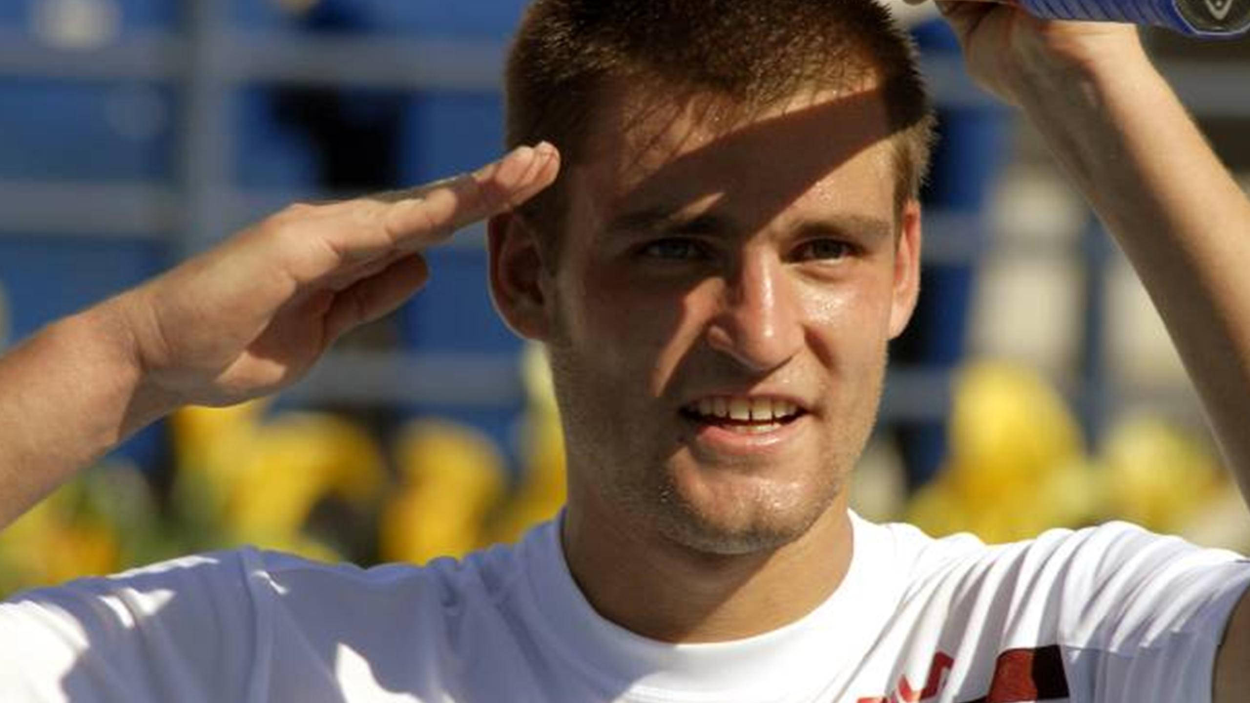 Mikhail Youzhny, hand salute, white t-shirt, 2K Desktop Wallpaper