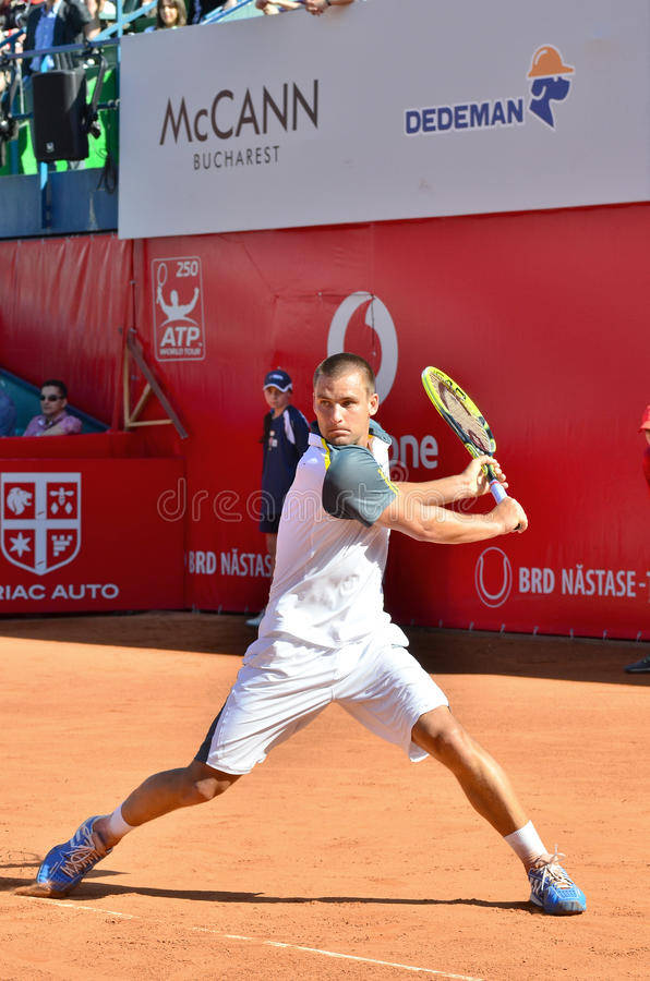 Mikhail Youzhny, white gear, sunlit clay court, SD Phone Wallpaper