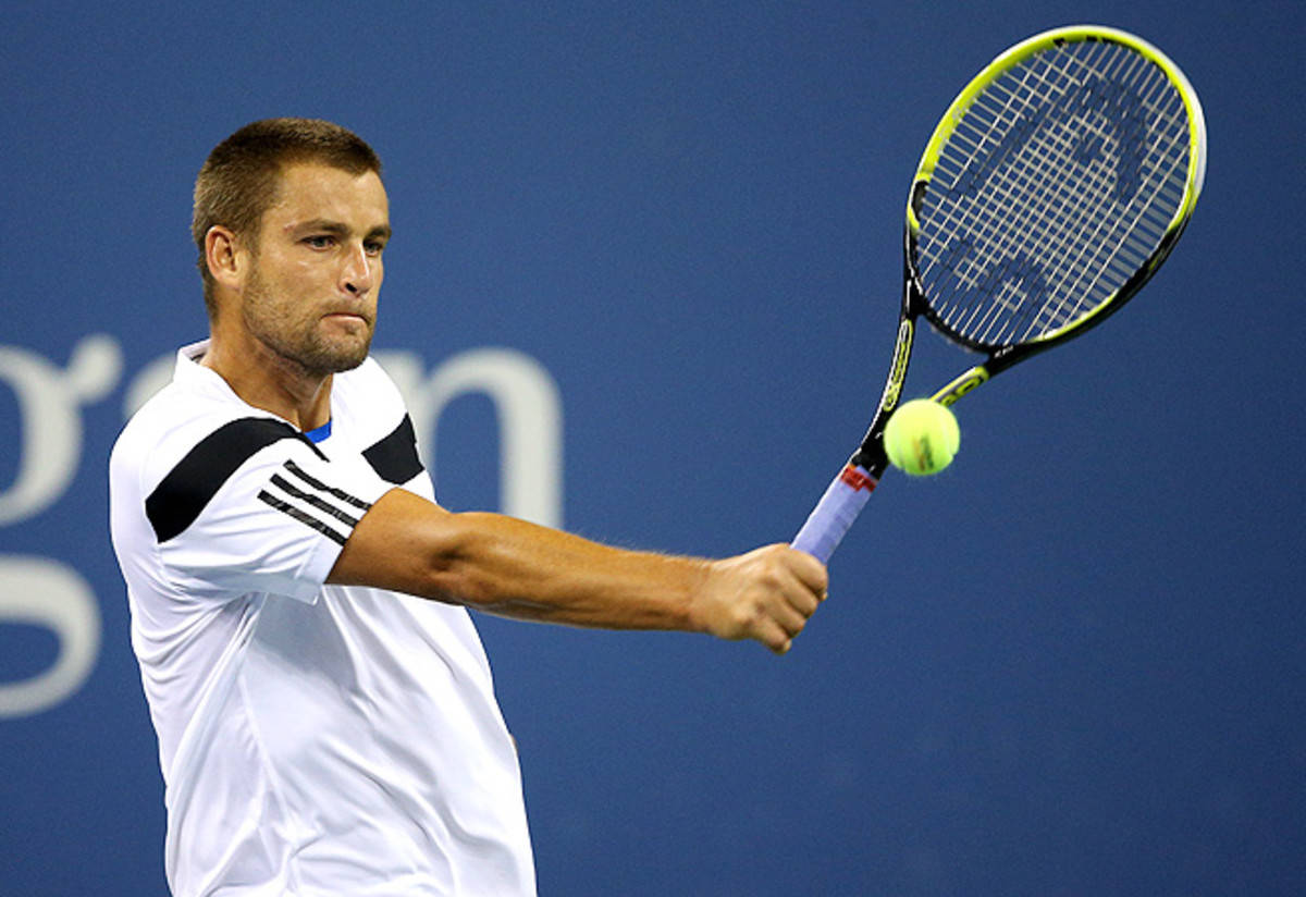 Mikhail Youzhny, backhand grip, yellow-framed racket, SD Desktop Wallpaper