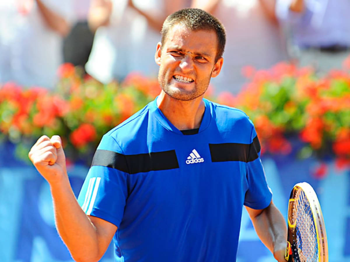 Mikhail Youzhny, blue adidas shirt, sunlit court, SD Desktop Wallpaper