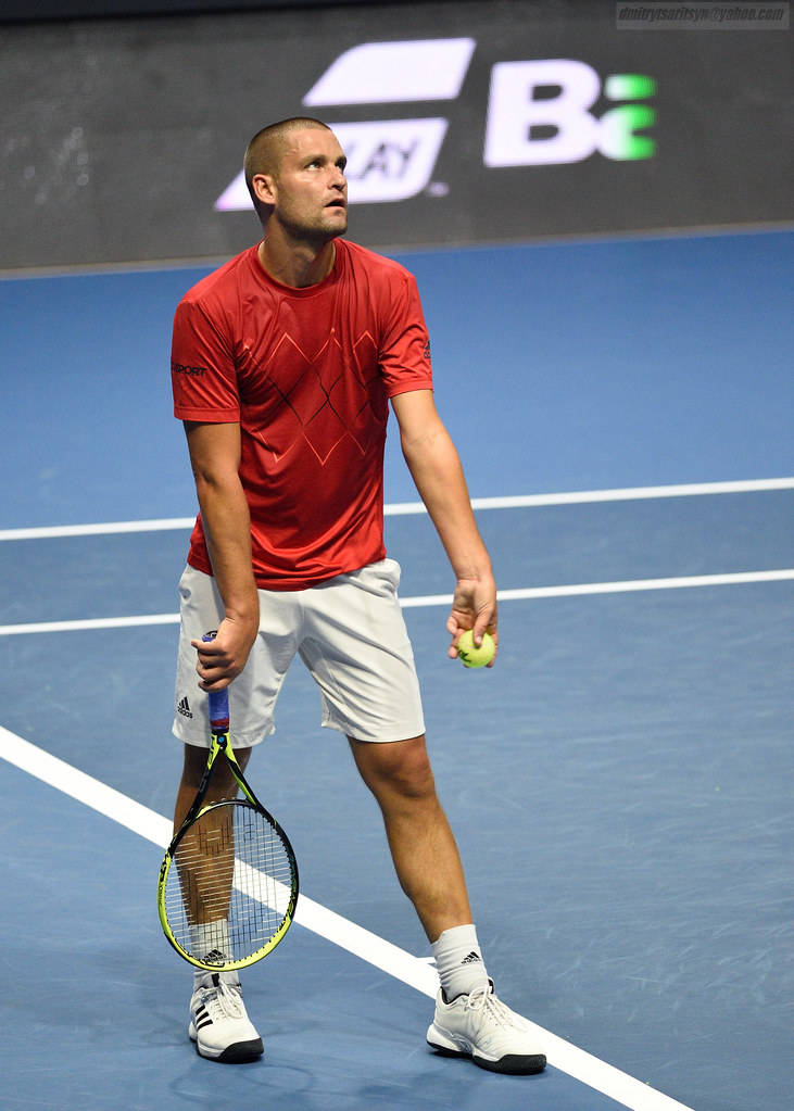 Mikhail Youzhny, red shirt, white shorts, SD Phone Wallpaper