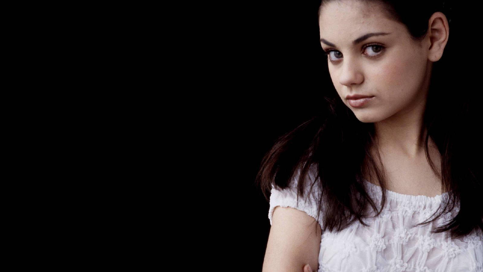 Mila Kunis, dark hair, intense gaze, HD Desktop Wallpaper