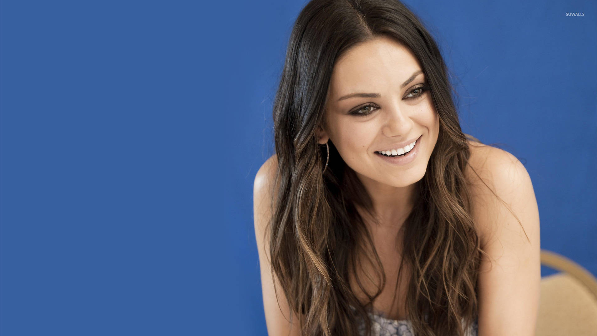 Mila Kunis, long dark hair, warm smile, Full HD Desktop Wallpaper