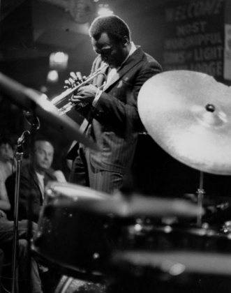 Miles Davis, trumpet, suit, SD Phone Wallpaper