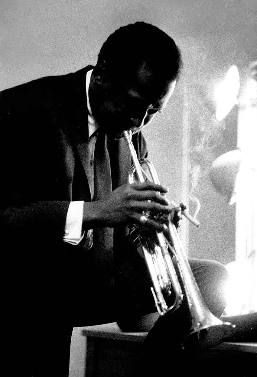 Miles Davis, jazz trumpeter, suit, SD Phone Wallpaper