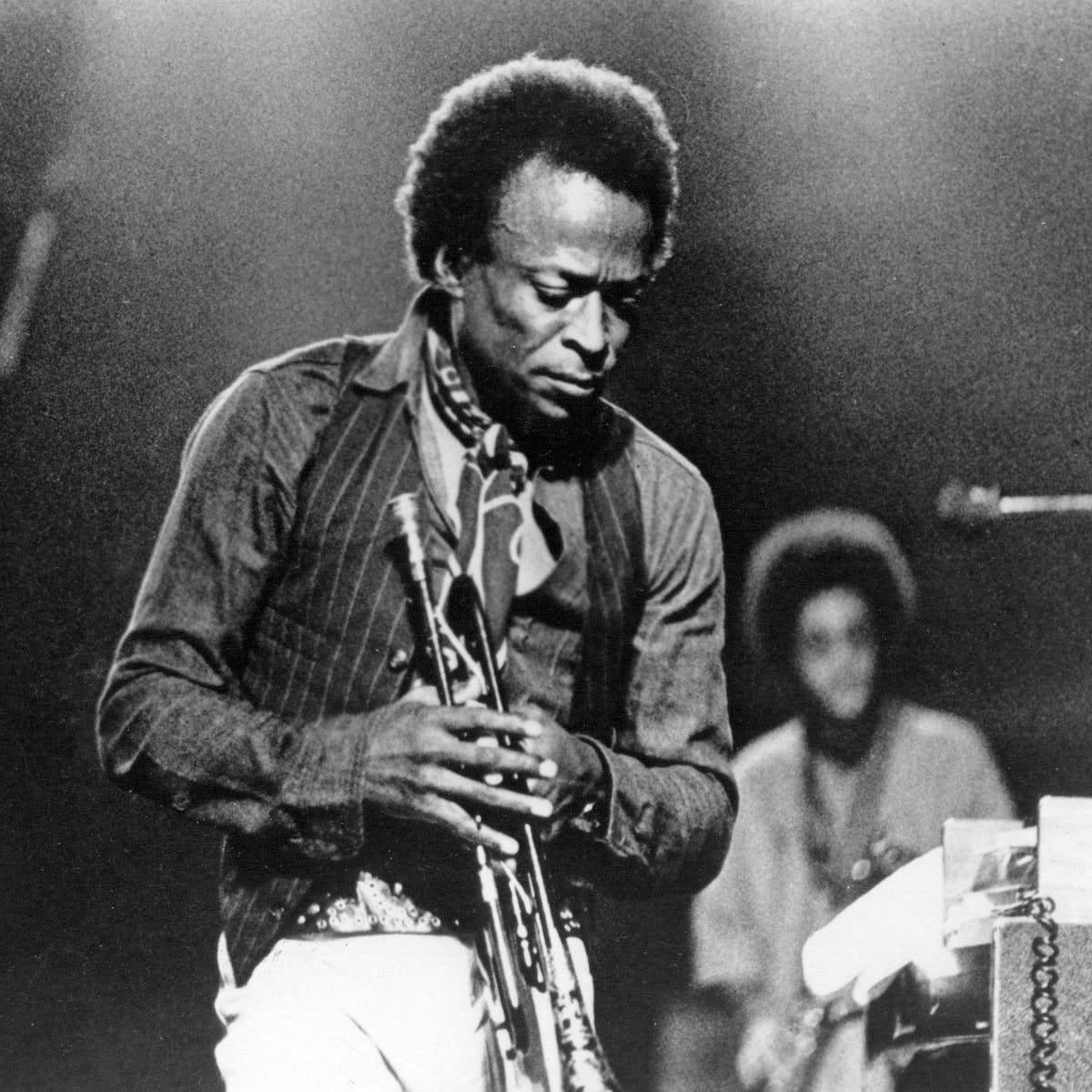 Miles Davis, clarinet, black and white photo, SD Desktop Wallpaper
