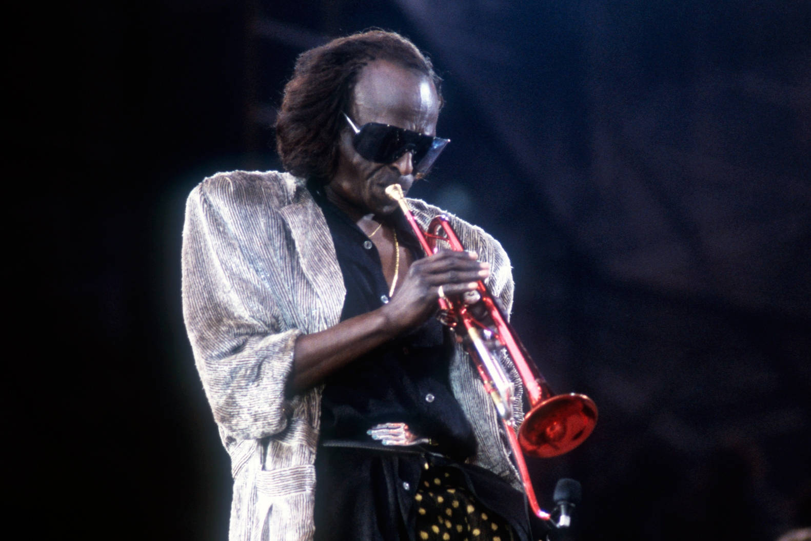Miles Davis, shiny red trumpet, stage lights, HD Desktop Wallpaper