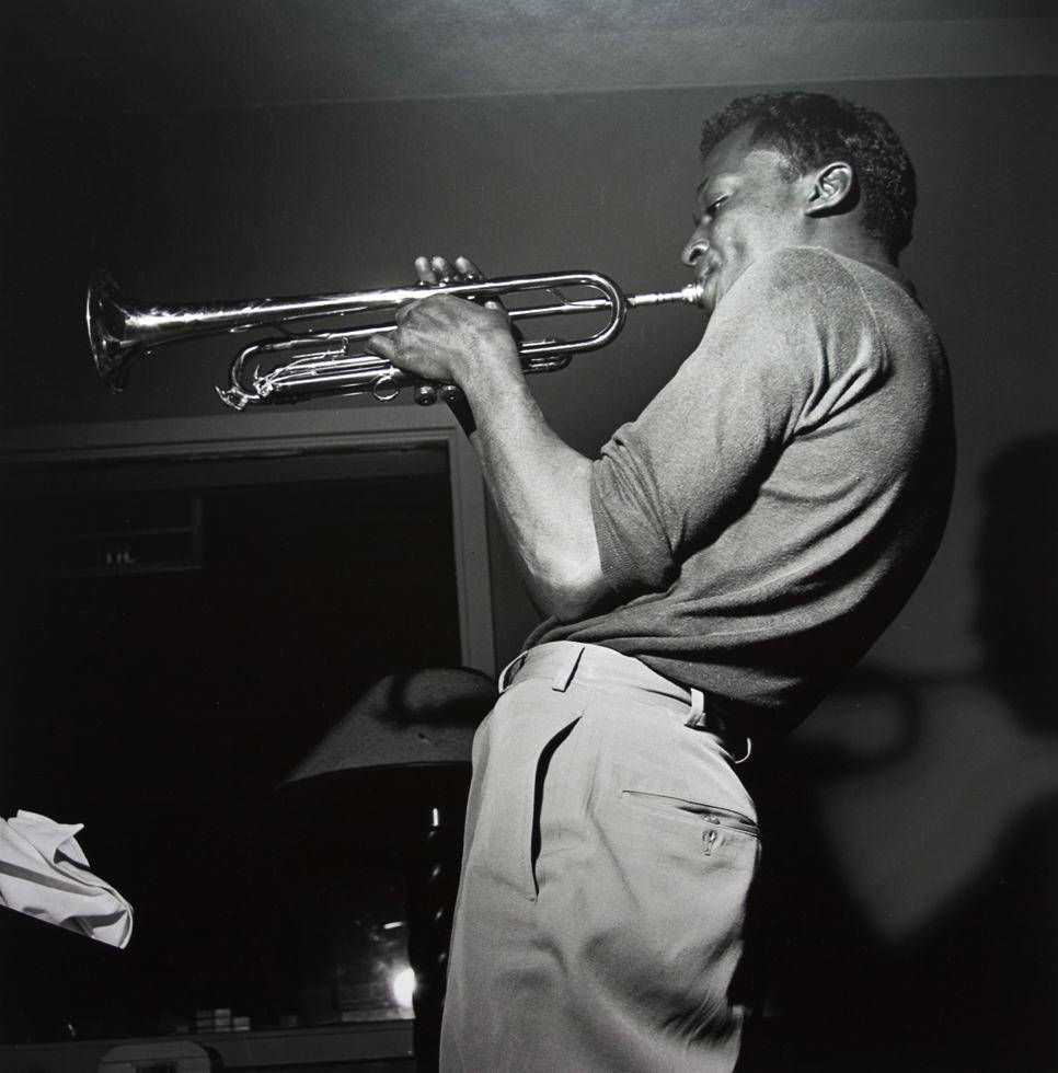 Miles Davis, jazz trumpeter, dimly lit room, SD Phone Wallpaper