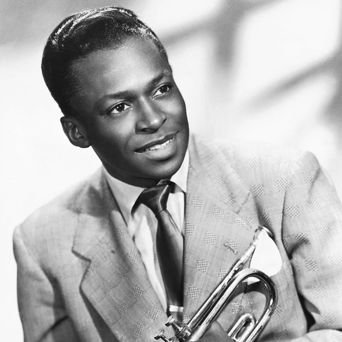 Miles Davis, jazz trumpeter, patterned suit, SD Desktop Wallpaper
