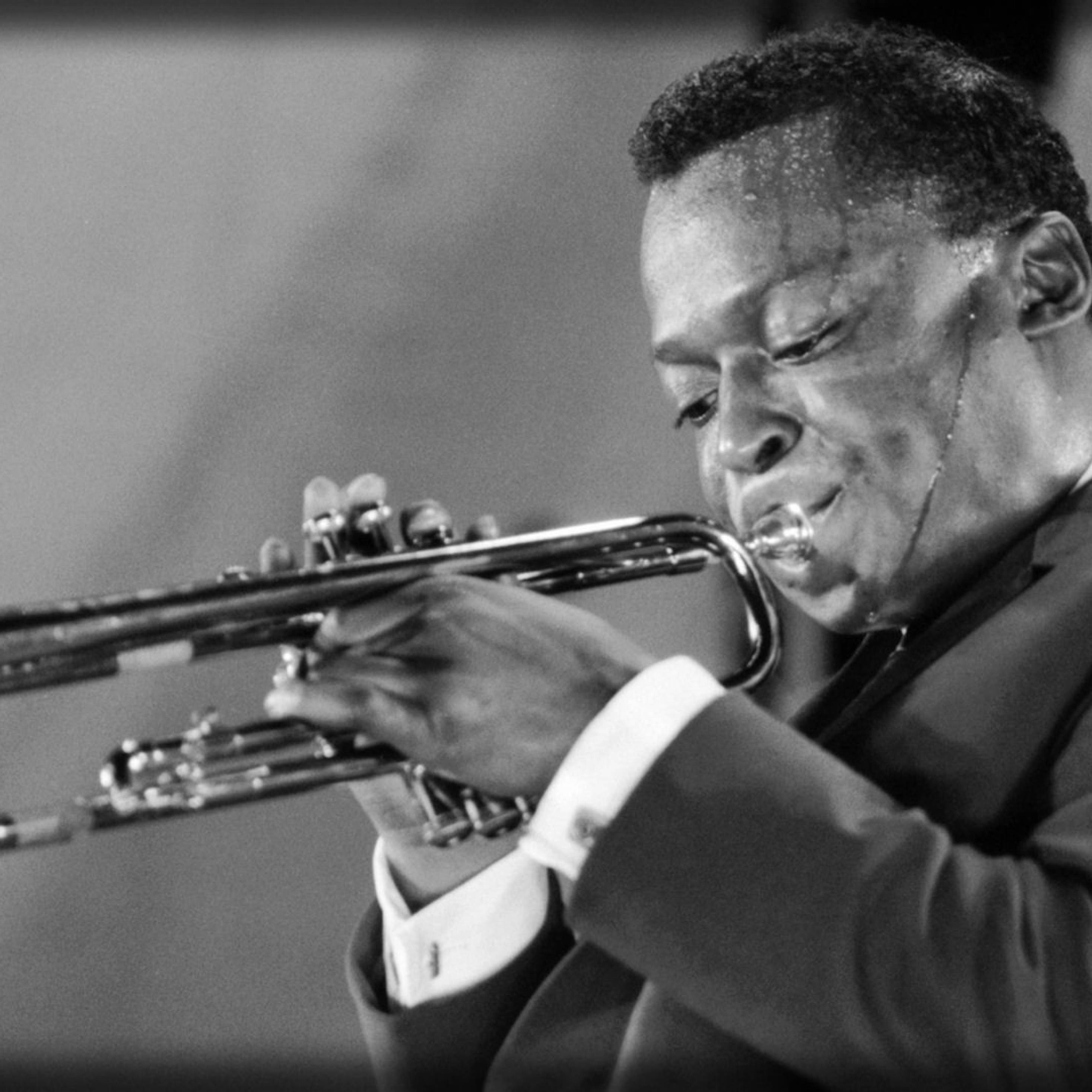 Miles Davis, jazz trumpeter, black and white, 2K Desktop Wallpaper
