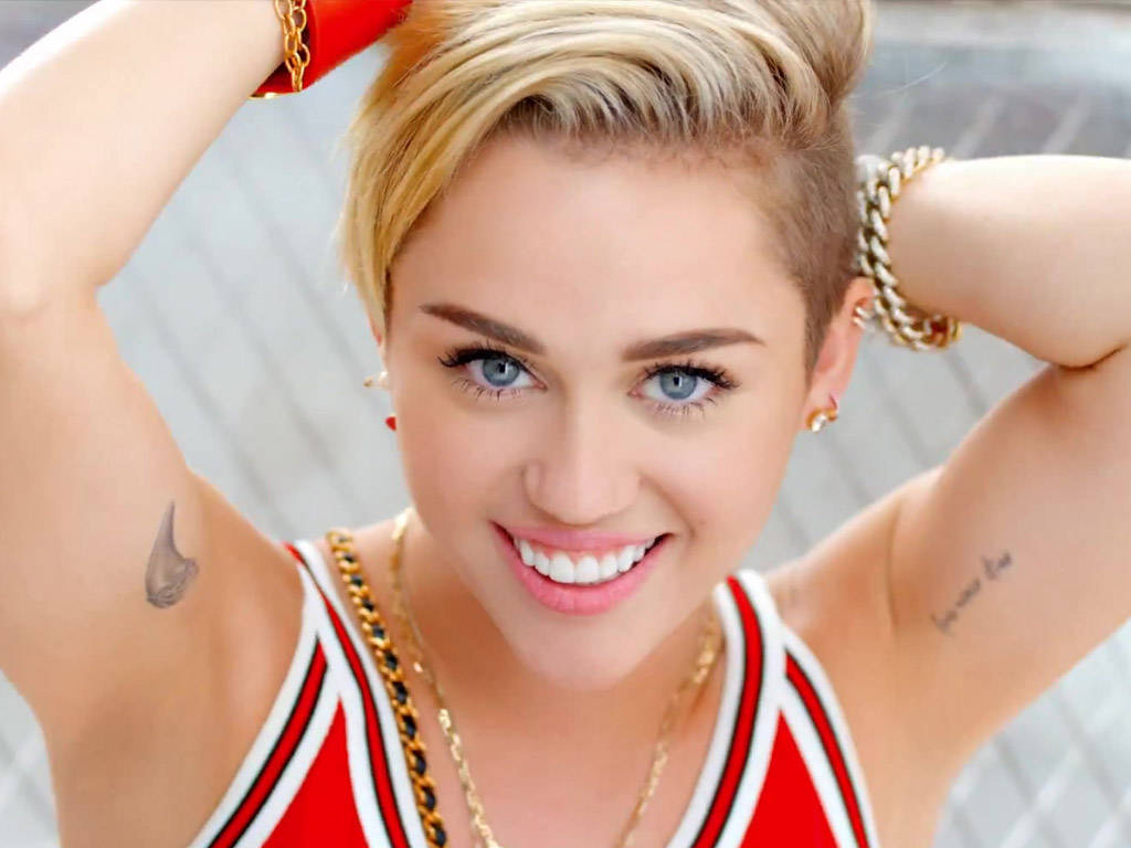 Miley Cyrus, 23, music video, SD Desktop Wallpaper