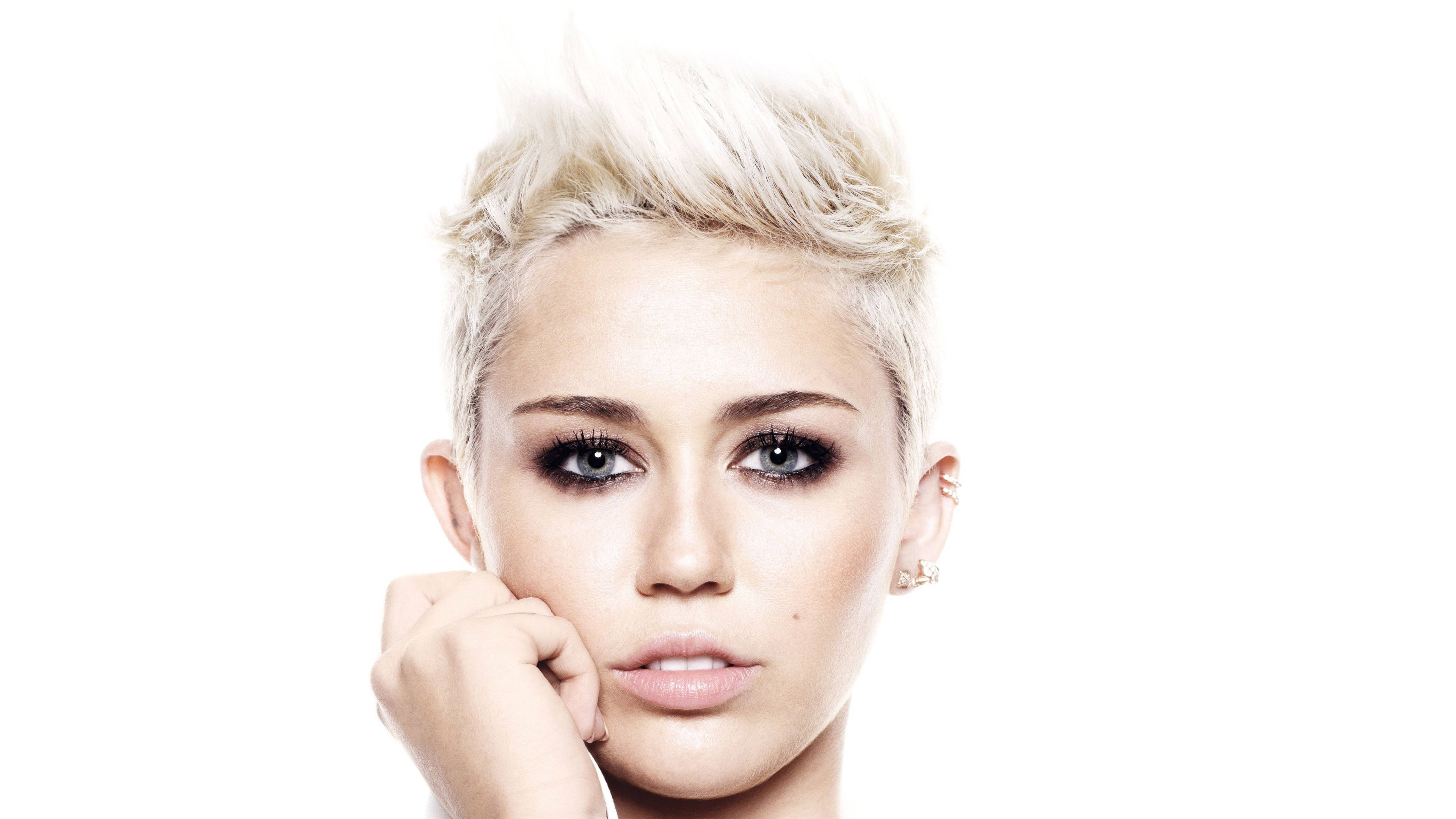 Miley Cyrus, platinum blonde, spiked hair, 4K Desktop Wallpaper