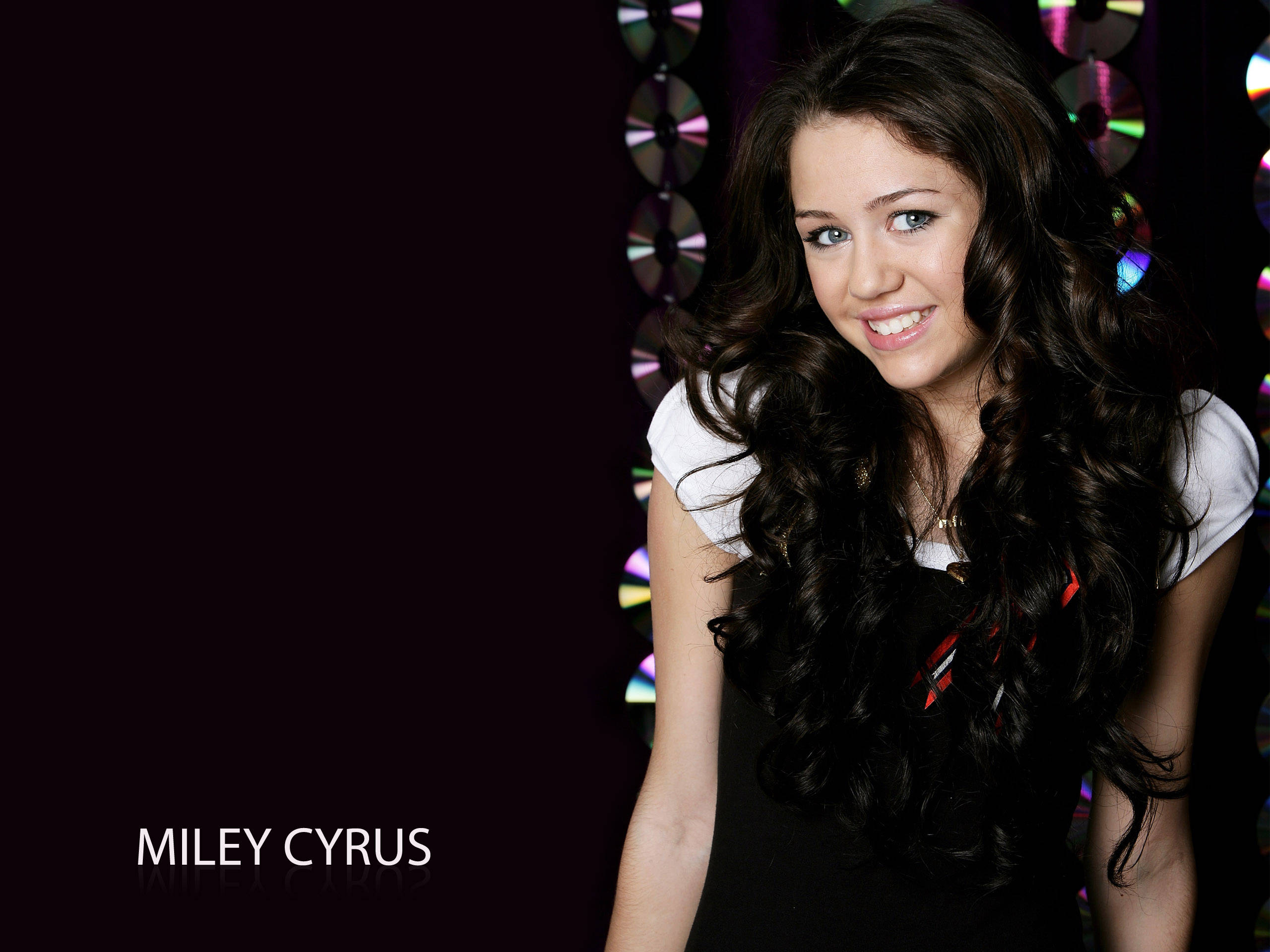 Miley Cyrus, young singer, dark backdrop, 2K Desktop Wallpaper