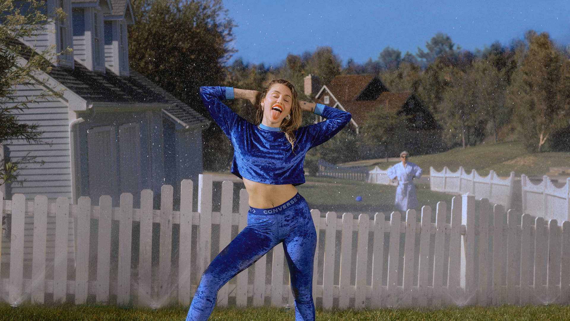 Miley Cyrus, blue velvet outfit, grassy yard, Full HD Desktop Wallpaper