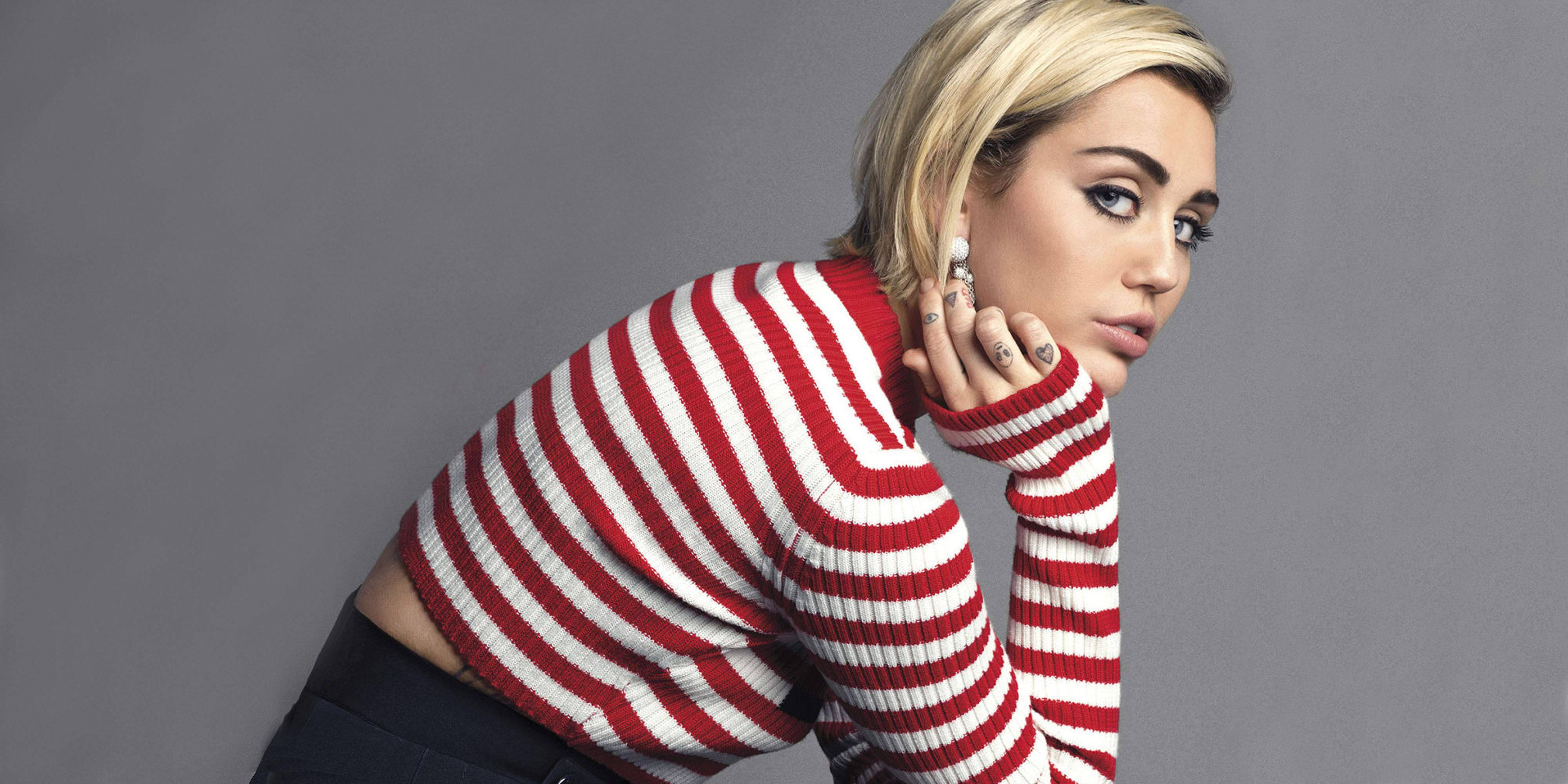 Miley Cyrus, blonde woman, red and white striped sweater, 4K Desktop Wallpaper