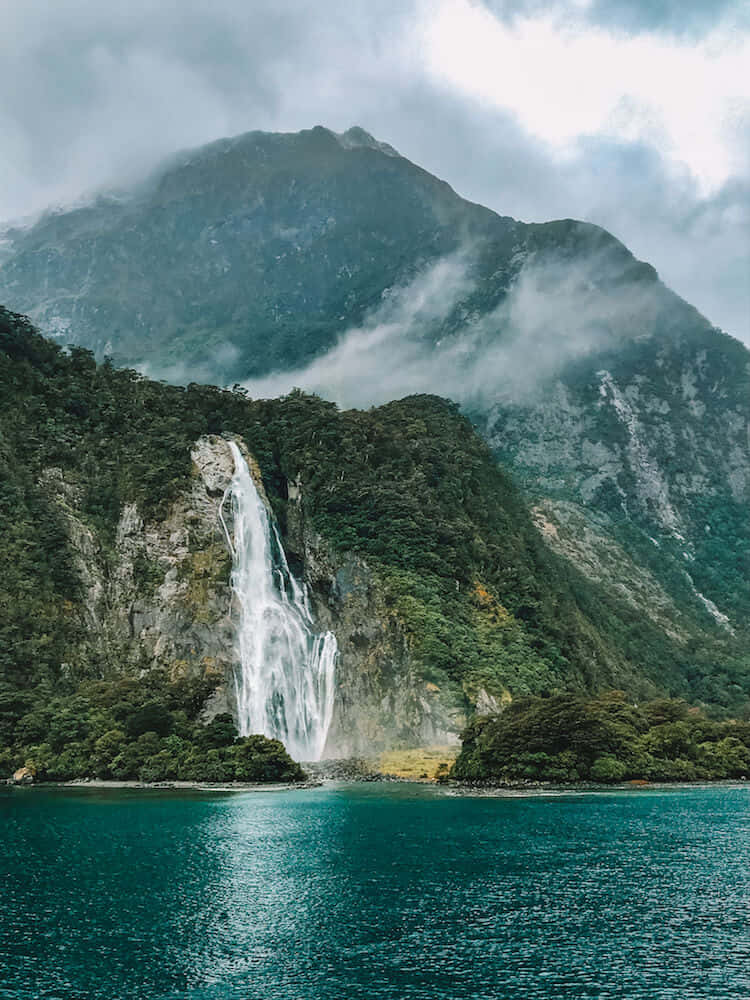 Milford Sound, small waterfall, misty mountain cliff, SD Phone Wallpaper