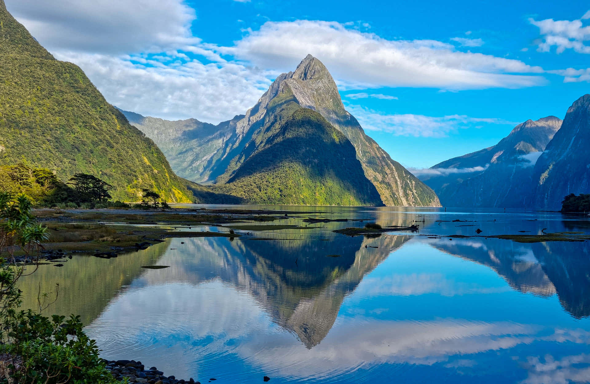 Milford Sound, towering cliffs, calm blue lake, Full HD Desktop Wallpaper