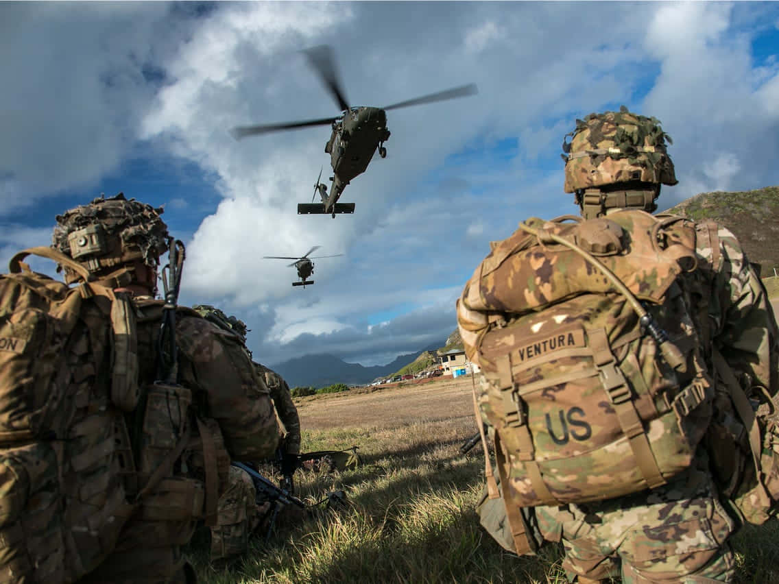 camouflage gear, military helicopters, grassy field, SD Desktop Wallpaper