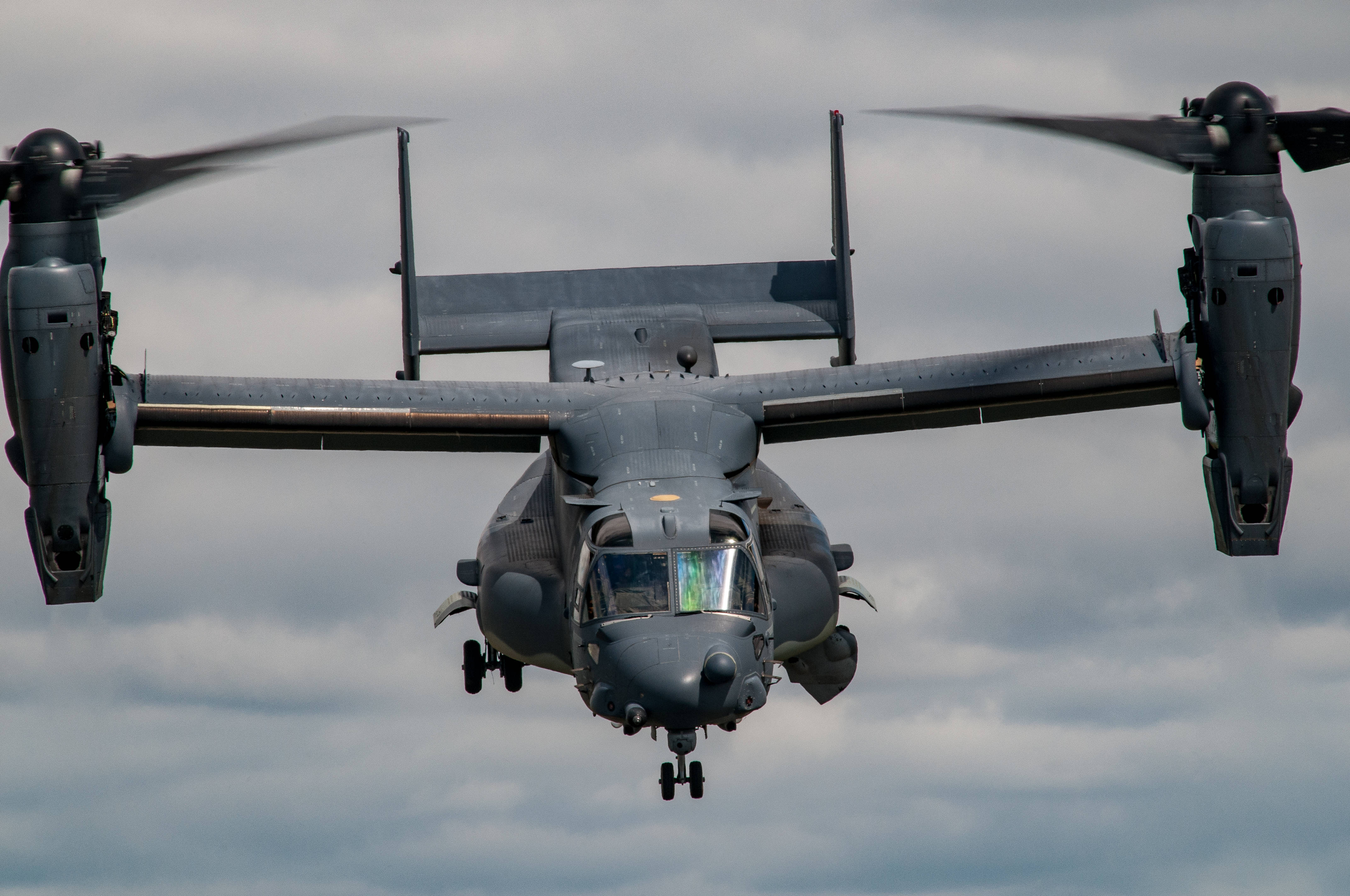 military tiltrotor aircraft, gray, cloudy sky, 4K Desktop Wallpaper