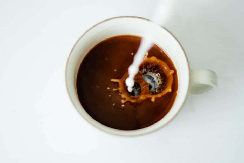 milk and coffee, white ceramic mug, dark coffee, SD Desktop Wallpaper
