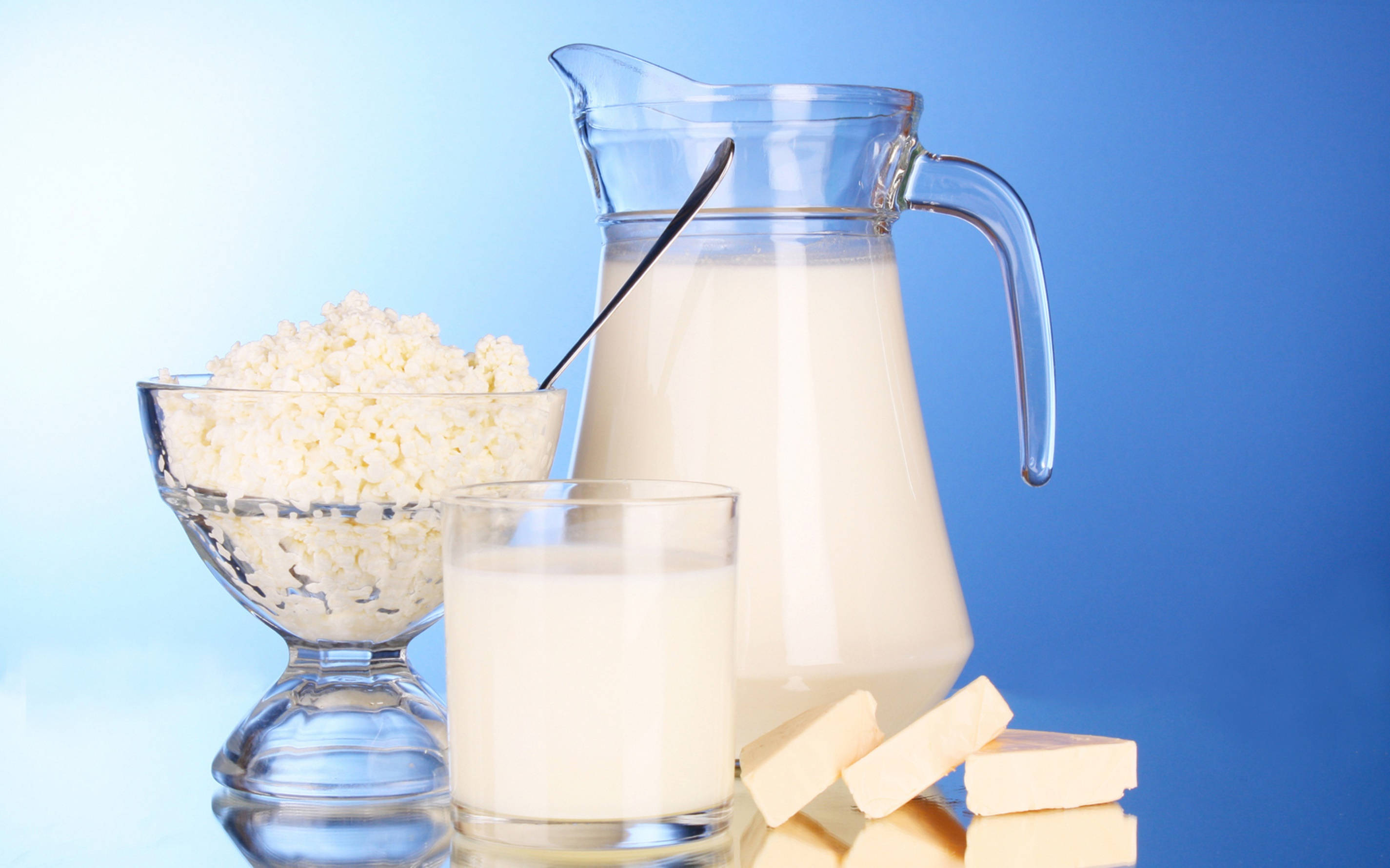 Milk And Cottage Cheese Products, glass pitcher, bowl of cottage cheese, 2K Desktop Wallpaper
