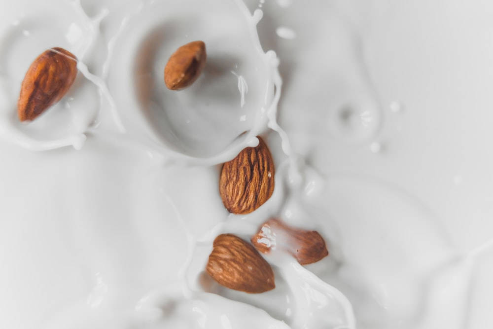 almond milk, creamy white, curved droplets, SD Desktop Wallpaper