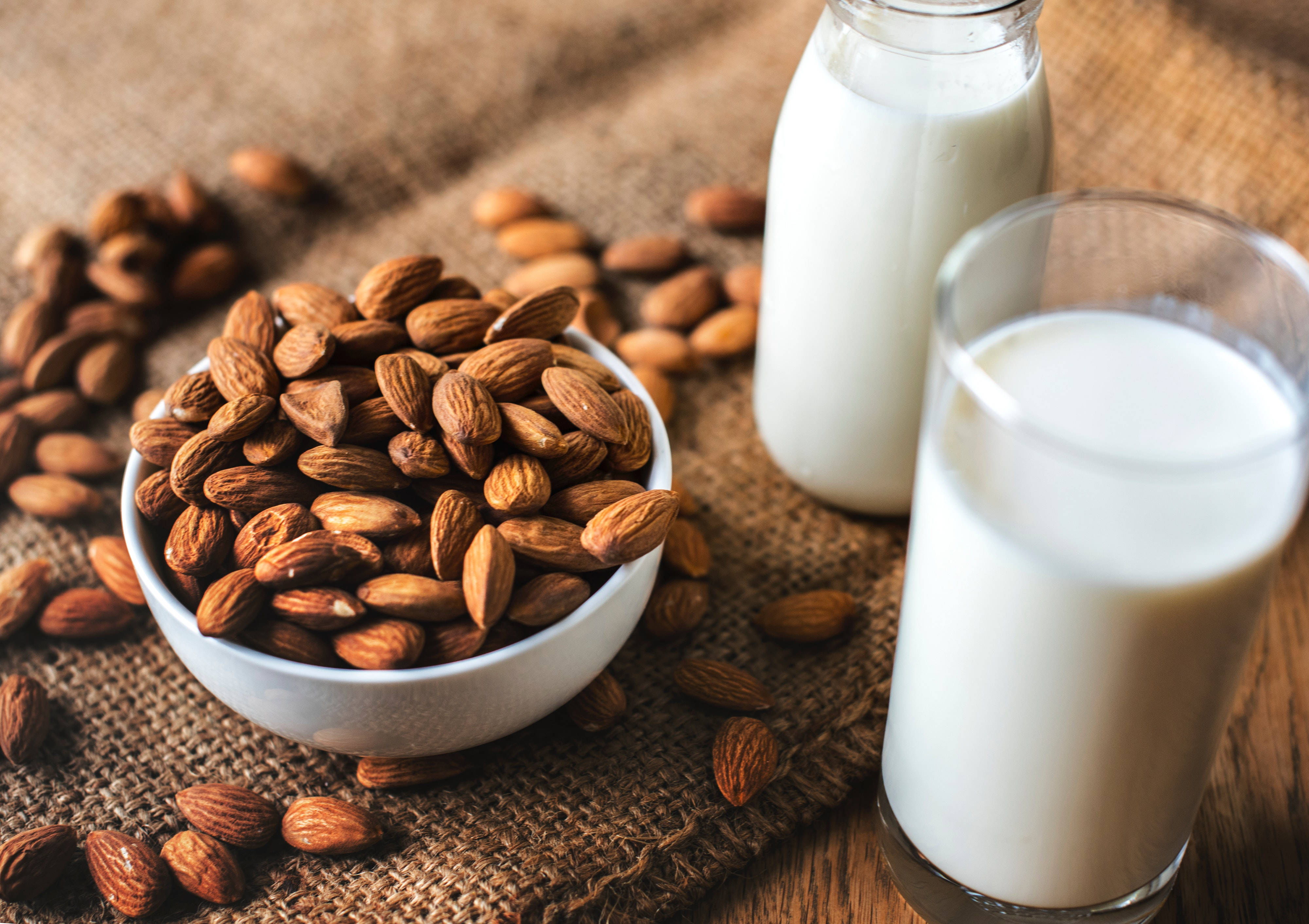 organic almond milk, almonds, bowl, 4K Desktop Wallpaper