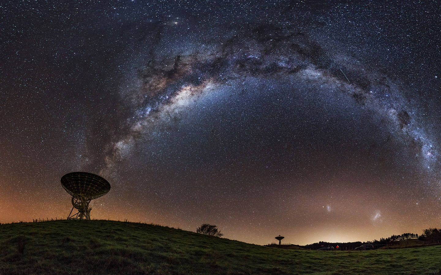 Milky Way Galaxy, radio telescope, grassy hill, HD Desktop Wallpaper