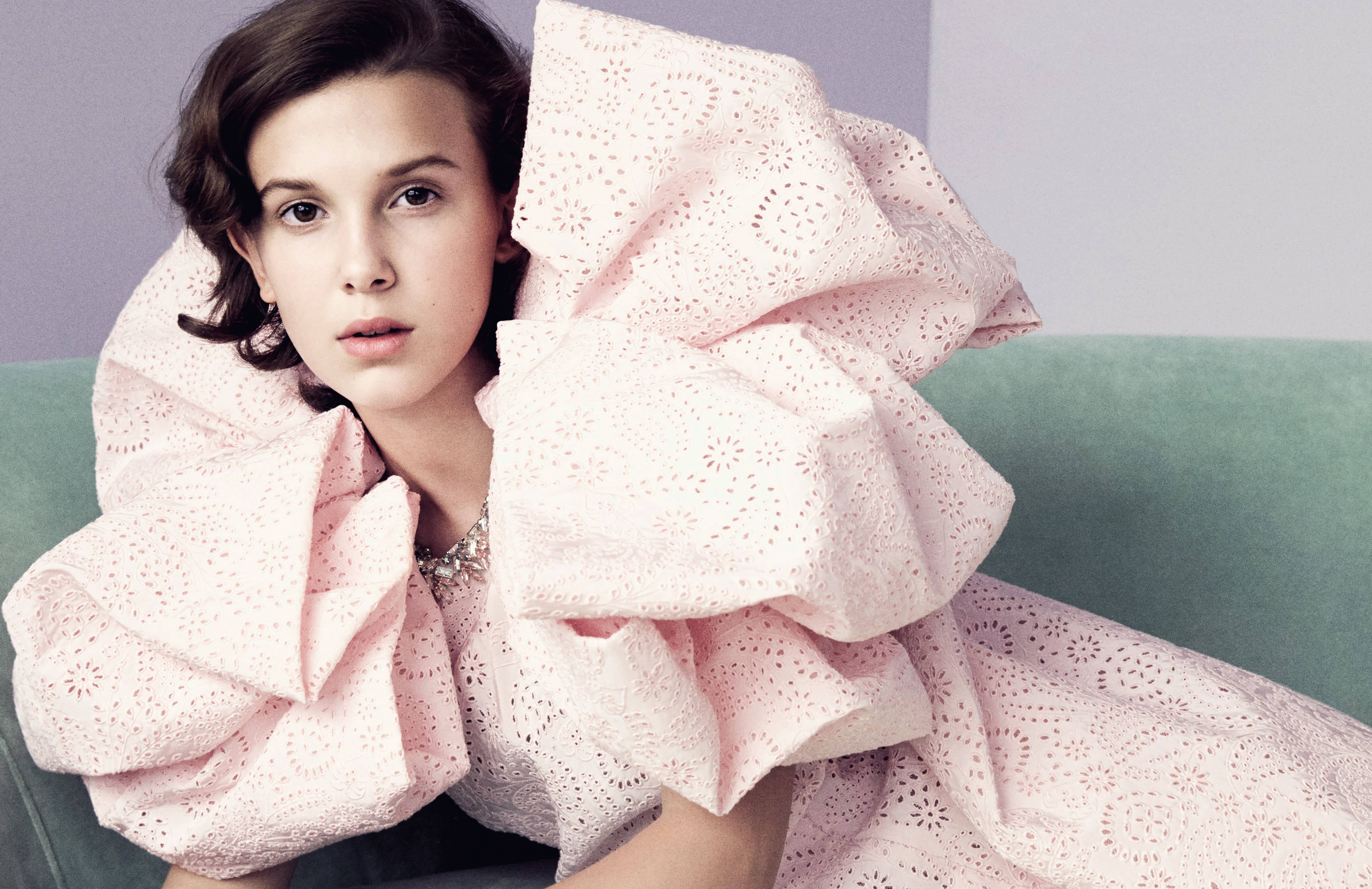 Millie Bobby Brown, puffed sleeves, teal couch, 5K Desktop Wallpaper