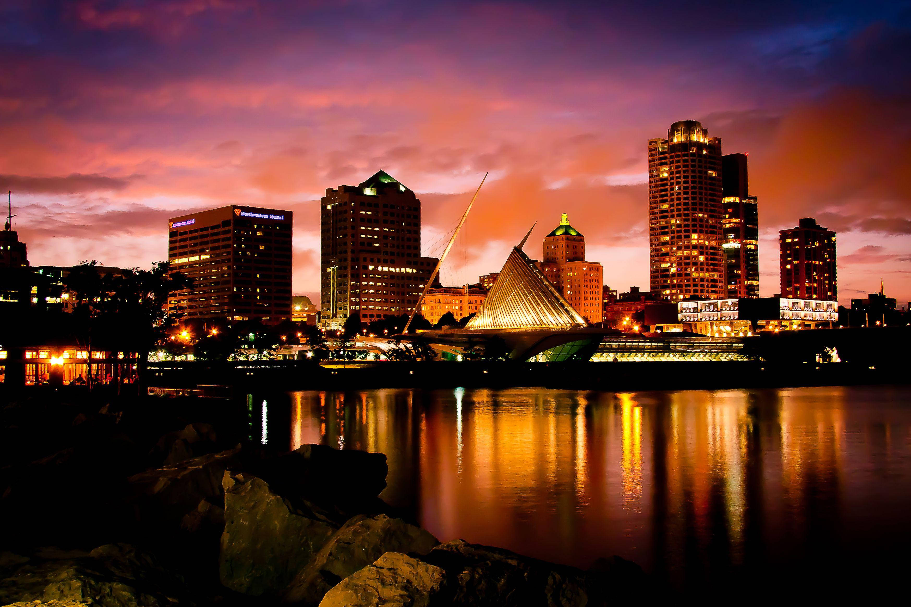 Milwaukee skyline, sunset, calm water, 2K Desktop Wallpaper