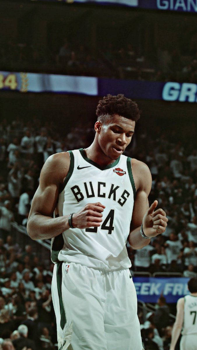 Milwaukee Bucks, center position, Bucks jersey, SD Phone Wallpaper