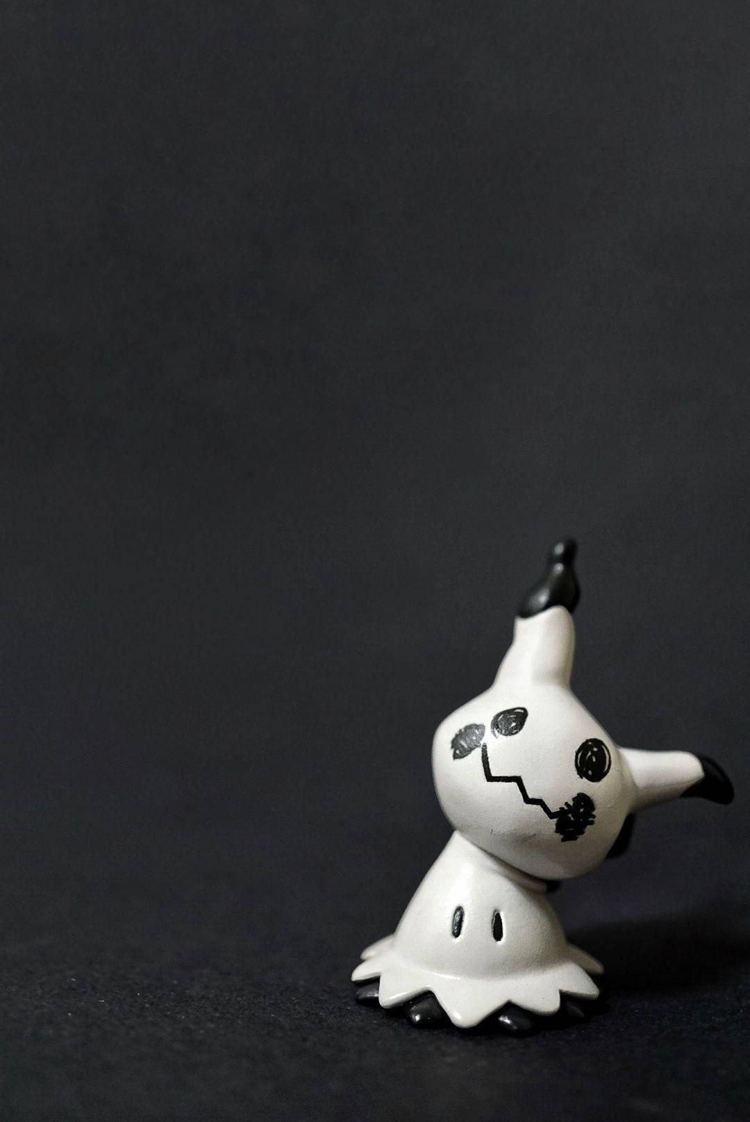 Mimikyu, white ceramic ghost figurine, black eyes, HD Phone Wallpaper